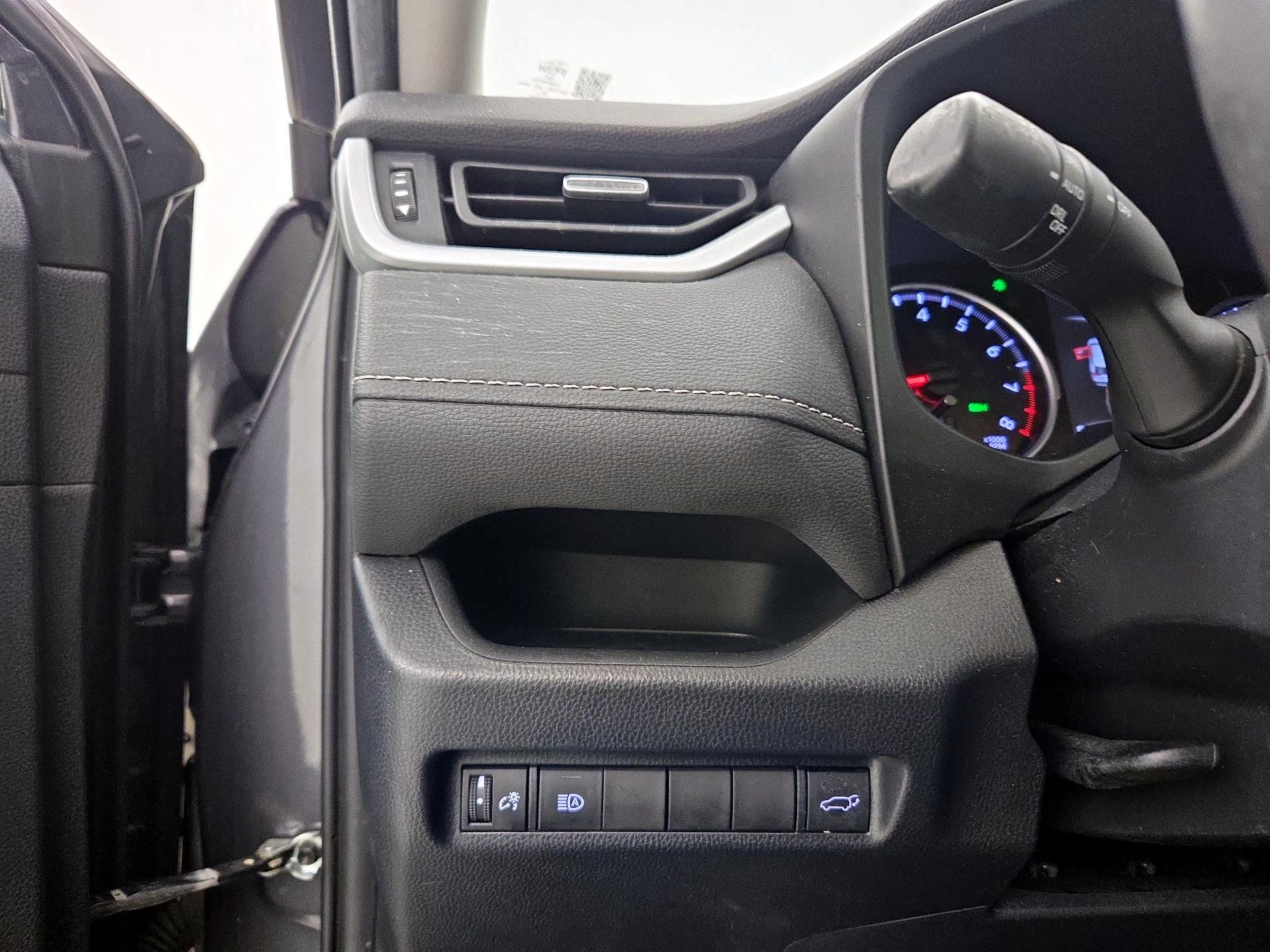 Thumbnail: 2020 Toyota RAV4 - 13