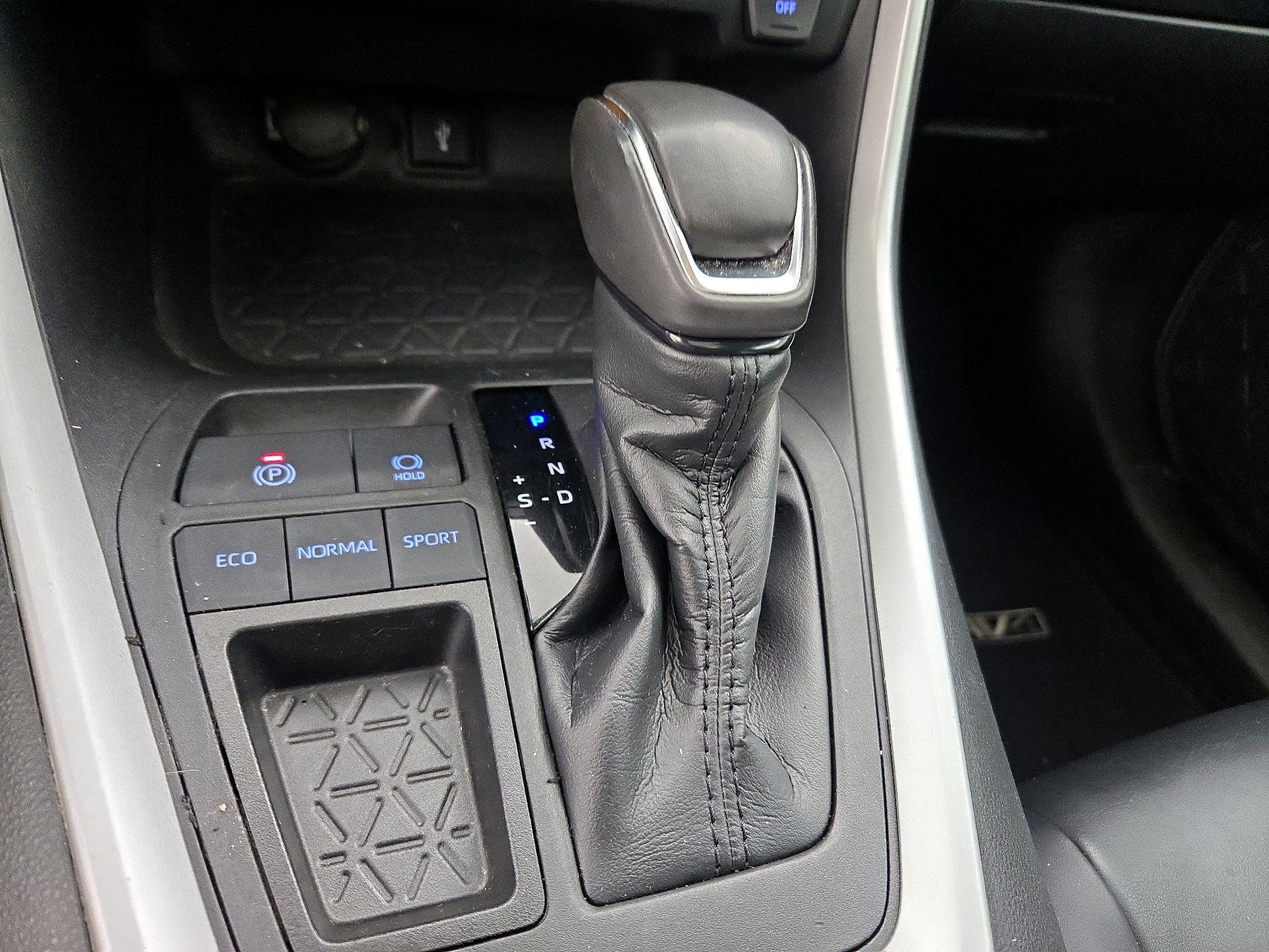 Thumbnail: 2020 Toyota RAV4 - 17