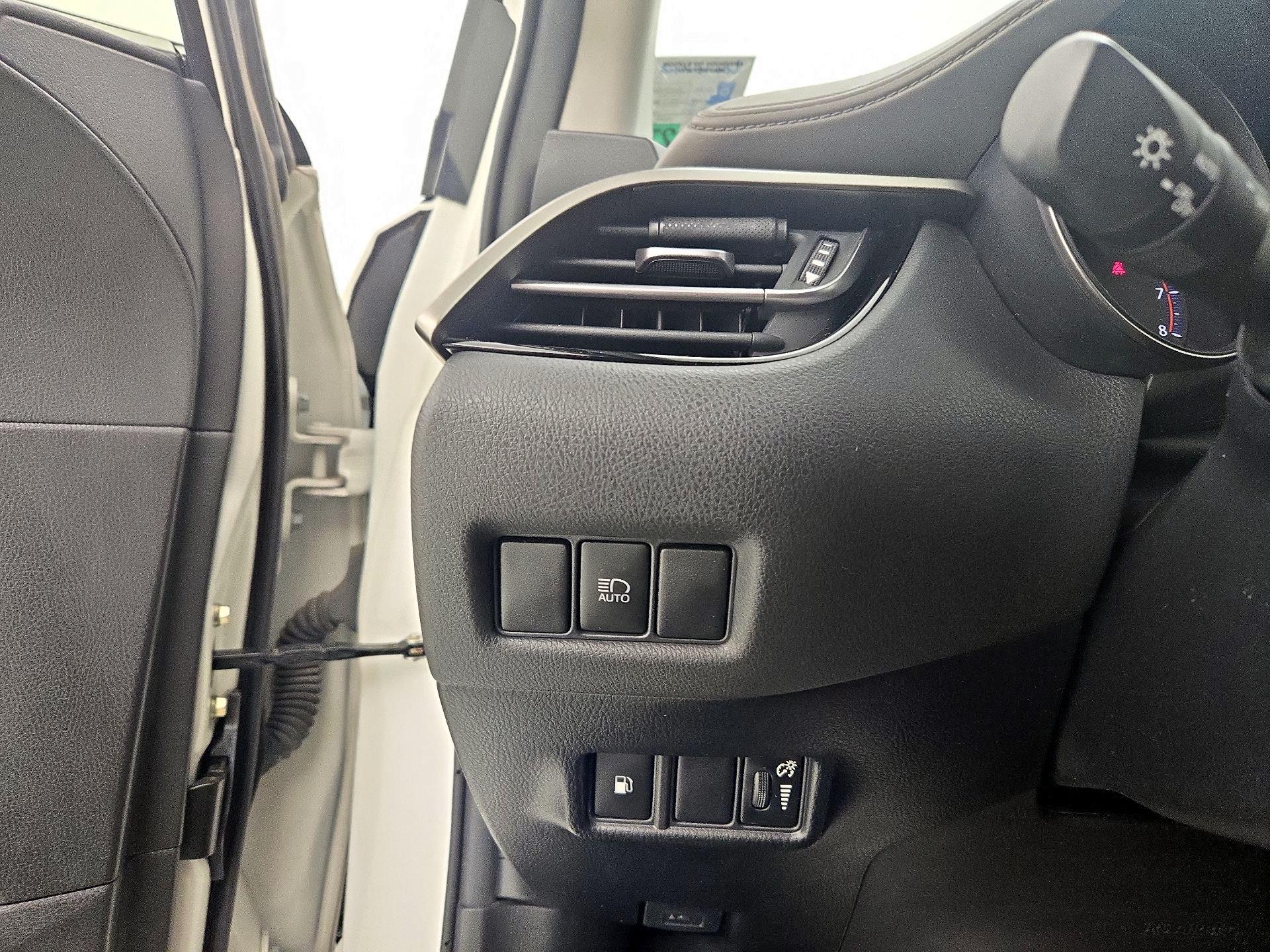 Thumbnail: 2021 Toyota C-HR - 13