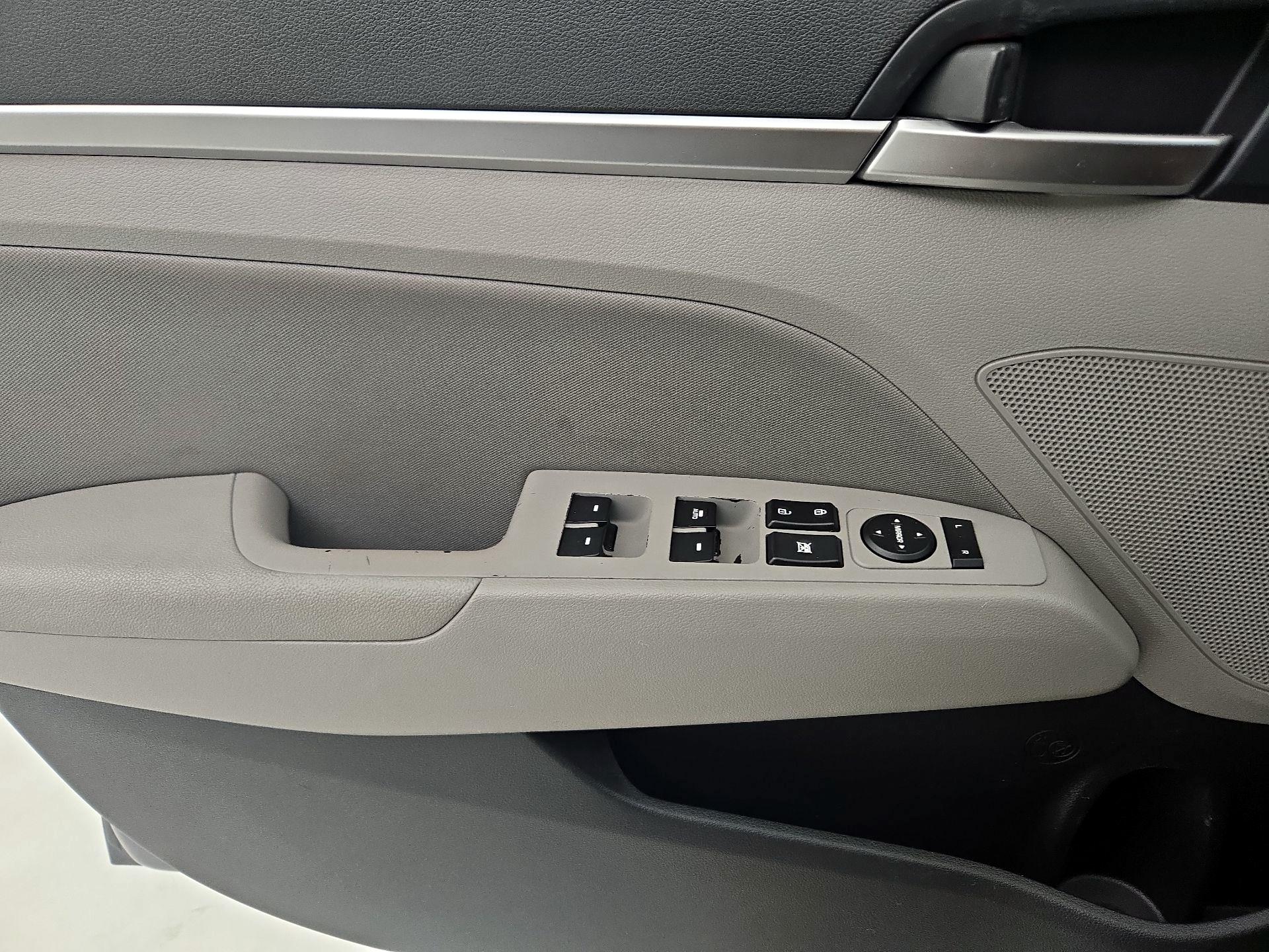 Thumbnail: 2019 Hyundai Elantra - 12