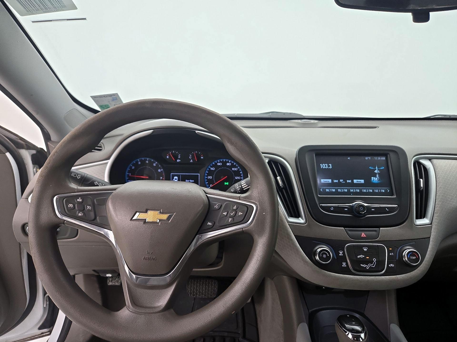 Thumbnail: 2016 Chevrolet Malibu - 10