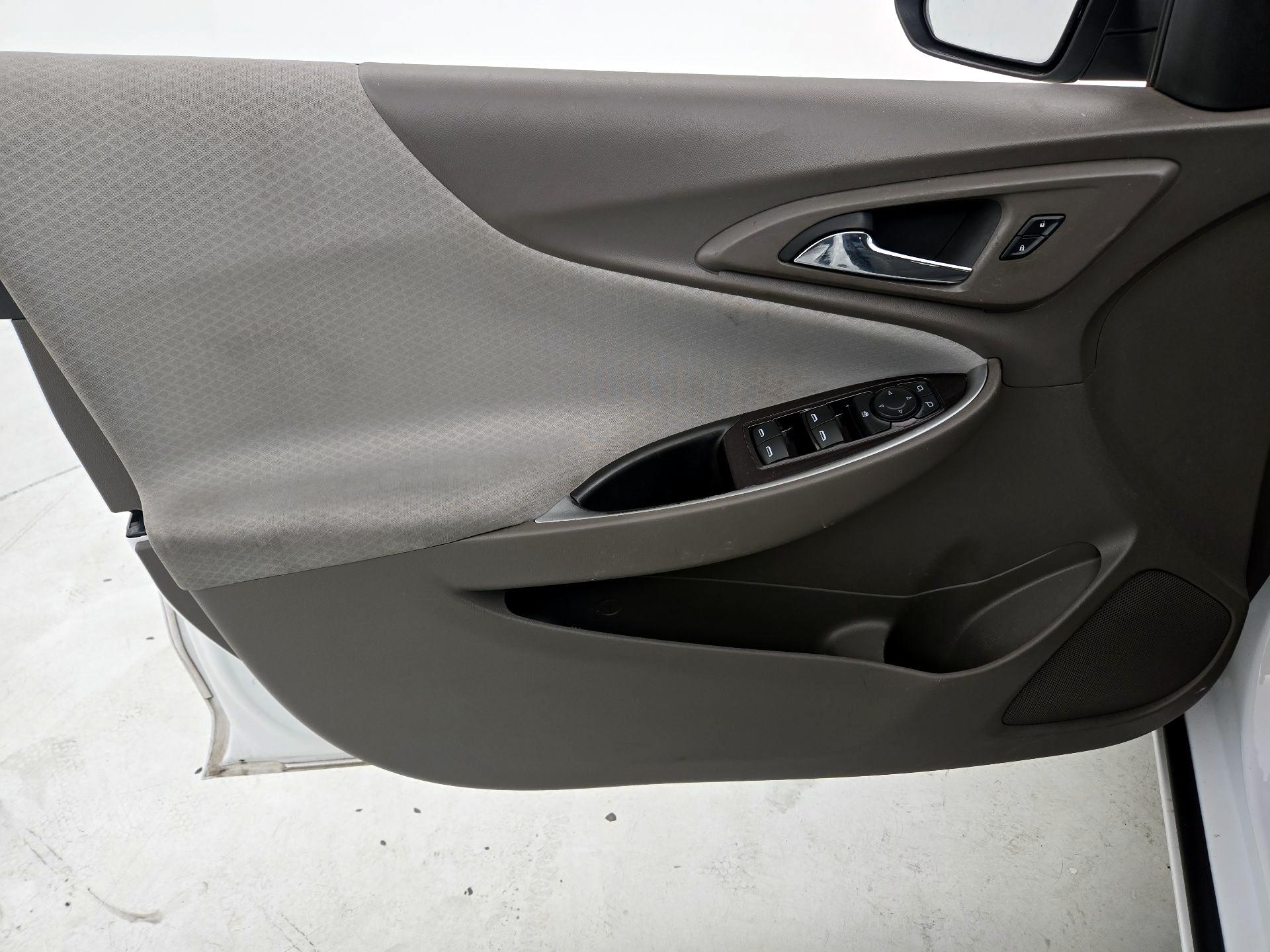 Thumbnail: 2016 Chevrolet Malibu - 12