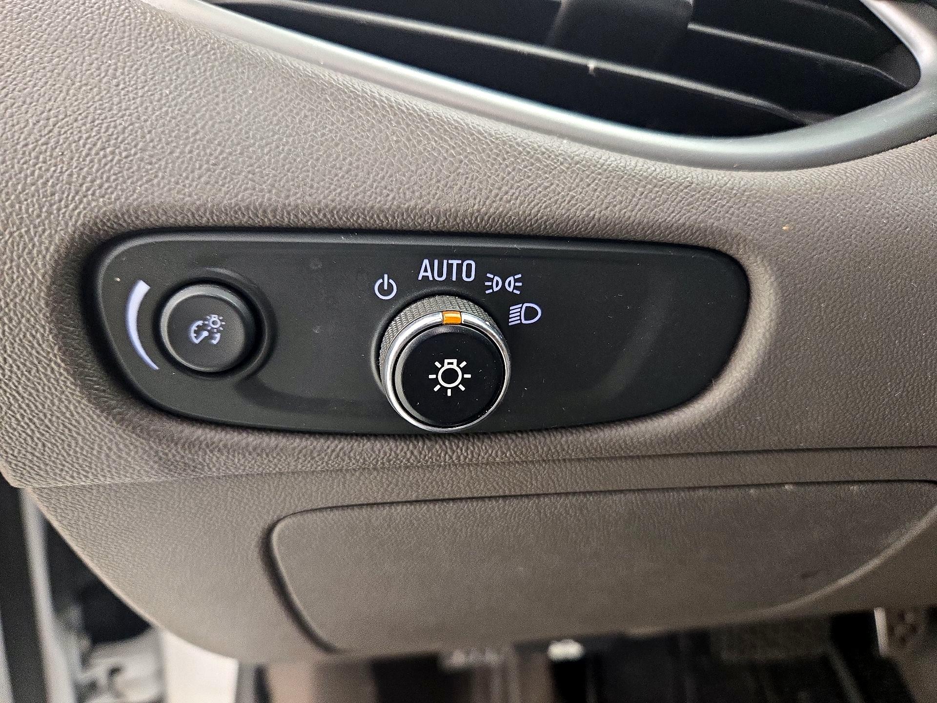 Thumbnail: 2016 Chevrolet Malibu - 13