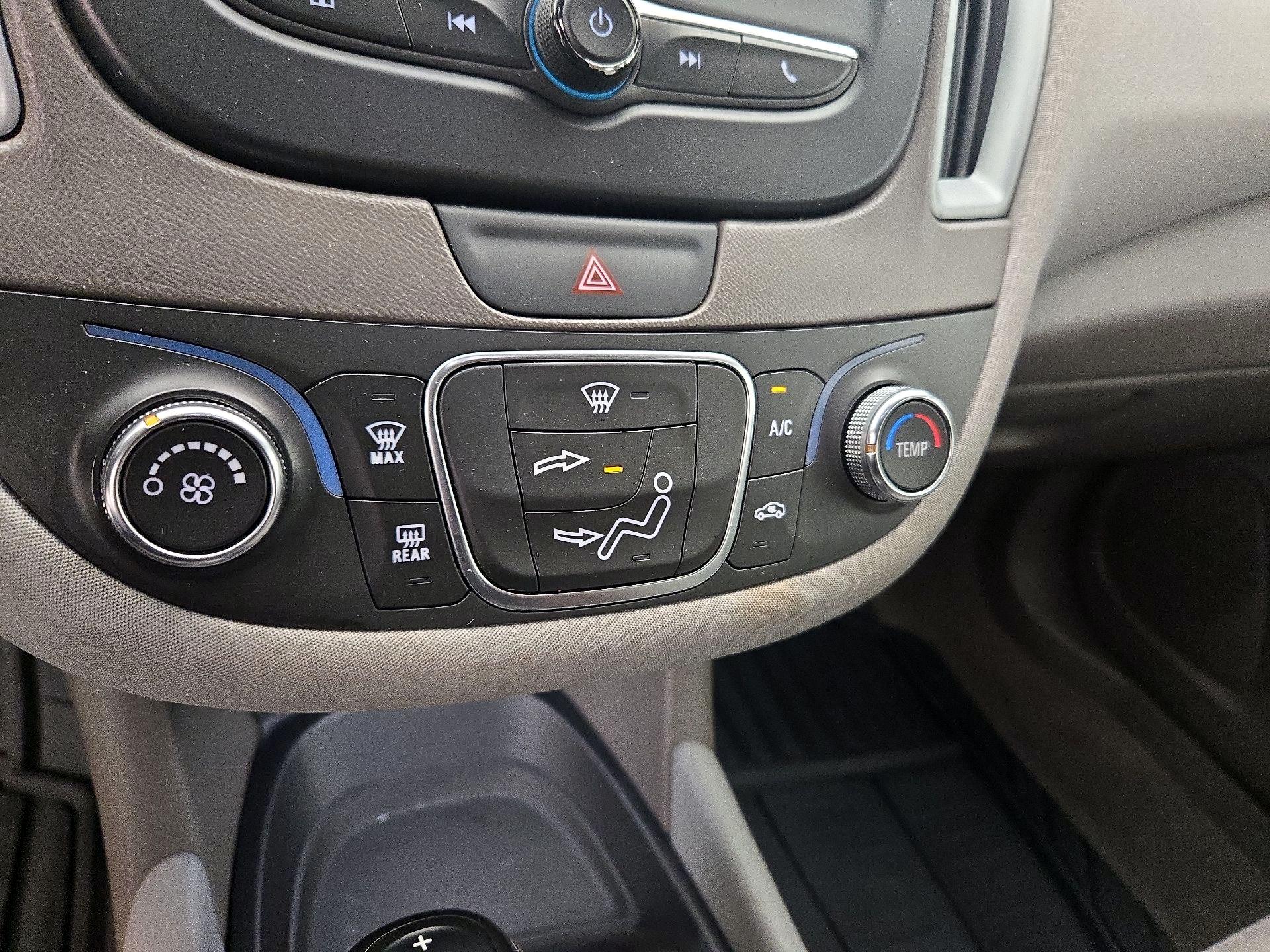 Thumbnail: 2016 Chevrolet Malibu - 16