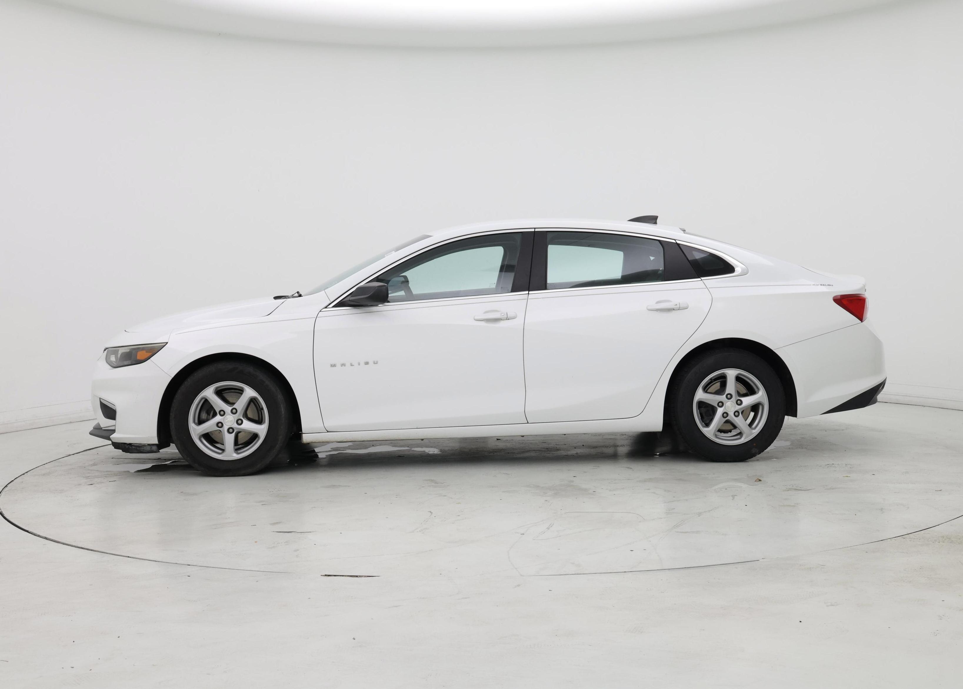 Thumbnail: 2016 Chevrolet Malibu - 3