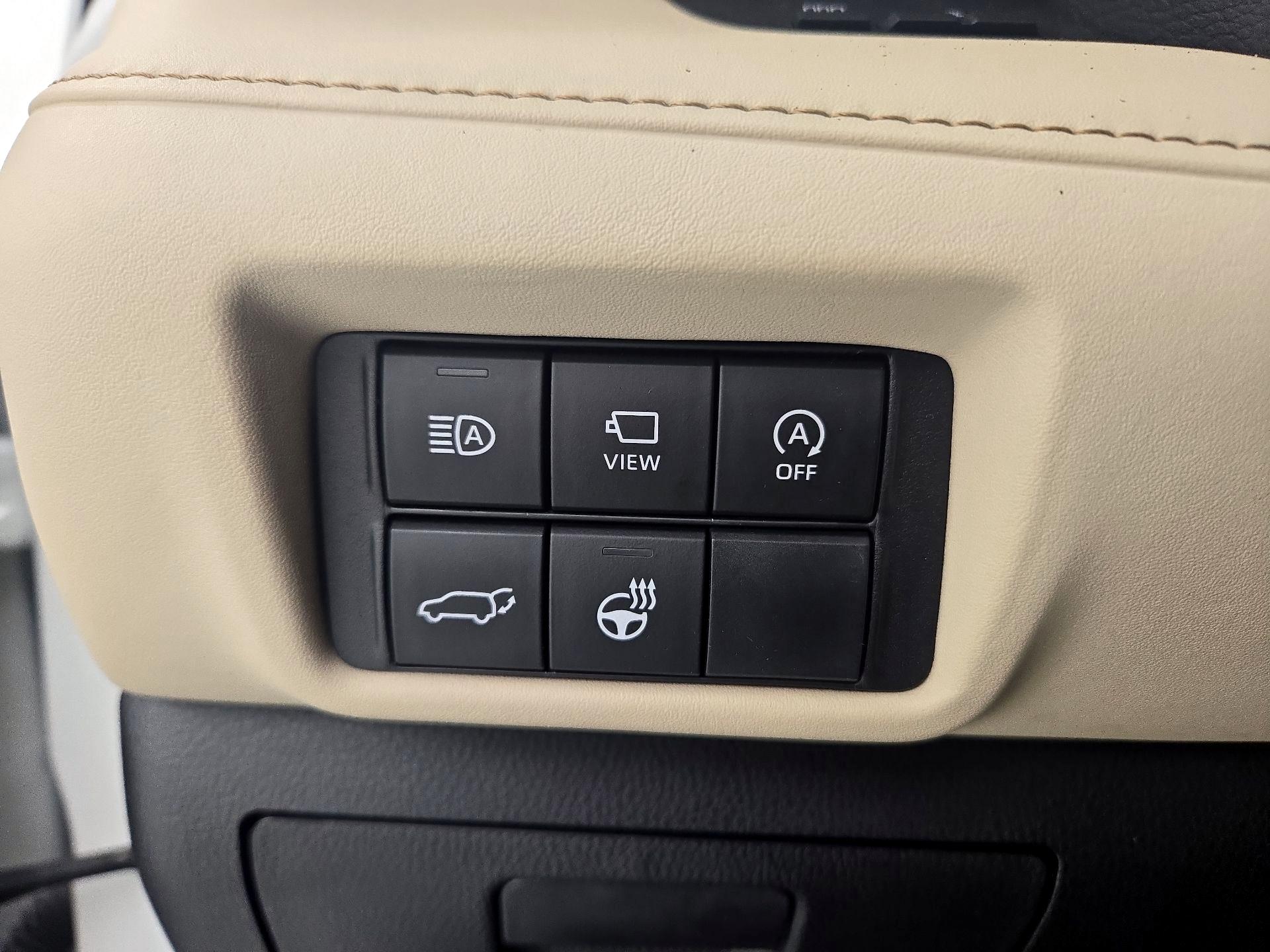 Thumbnail: 2023 Toyota Highlander - 13