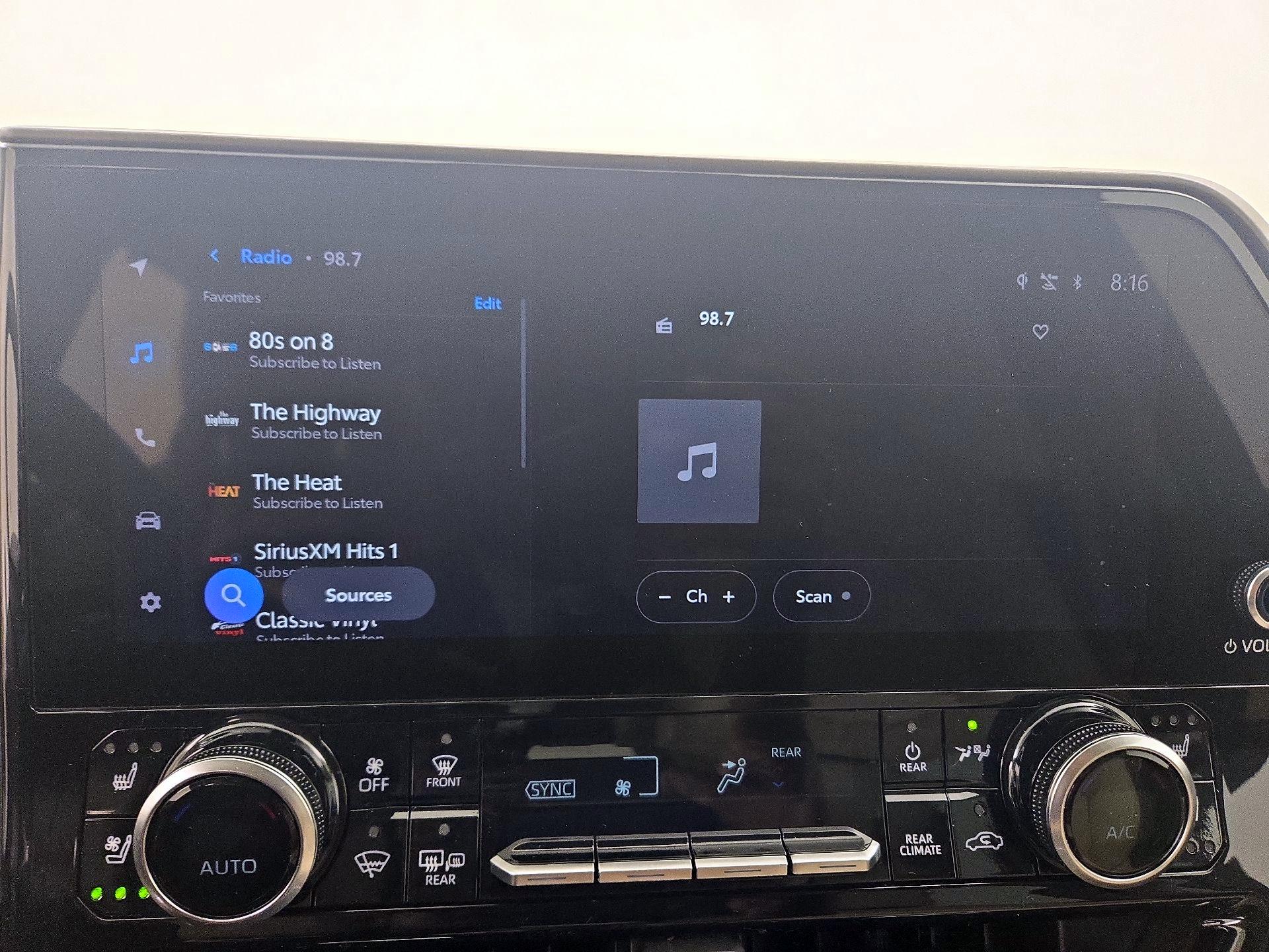 Thumbnail: 2023 Toyota Highlander - 15