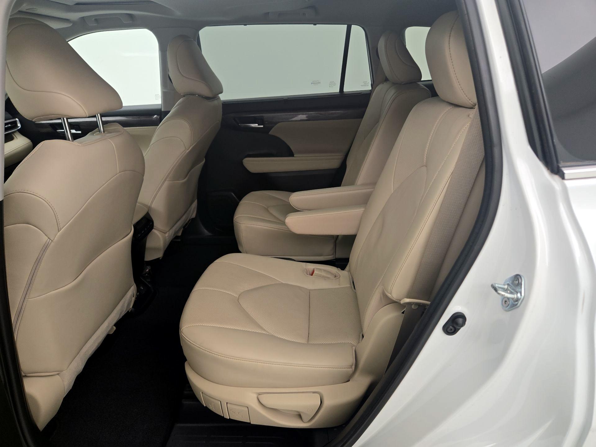 Thumbnail: 2023 Toyota Highlander - 20