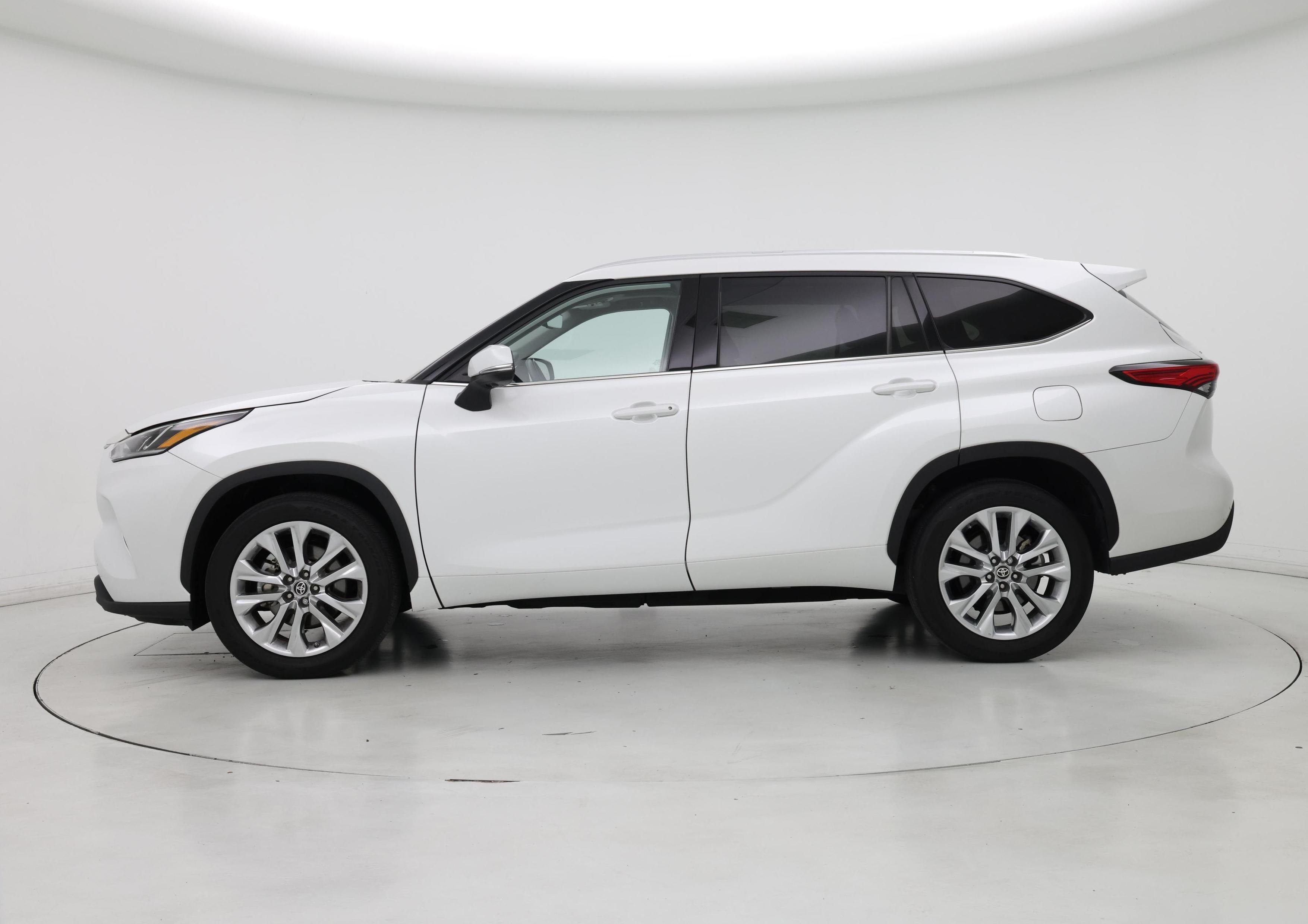 Thumbnail: 2023 Toyota Highlander - 3