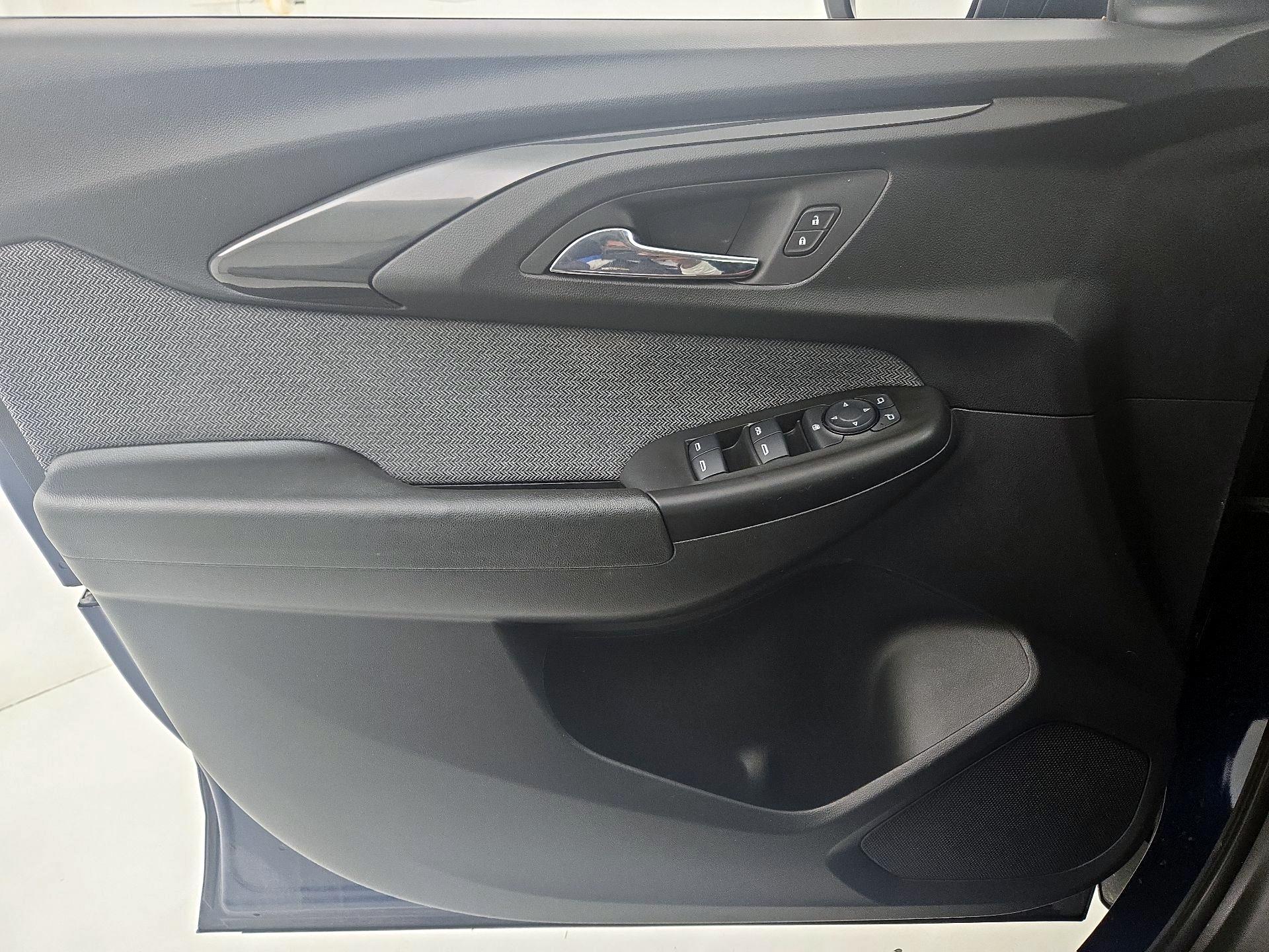 Thumbnail: 2023 Chevrolet TrailBlazer - 12