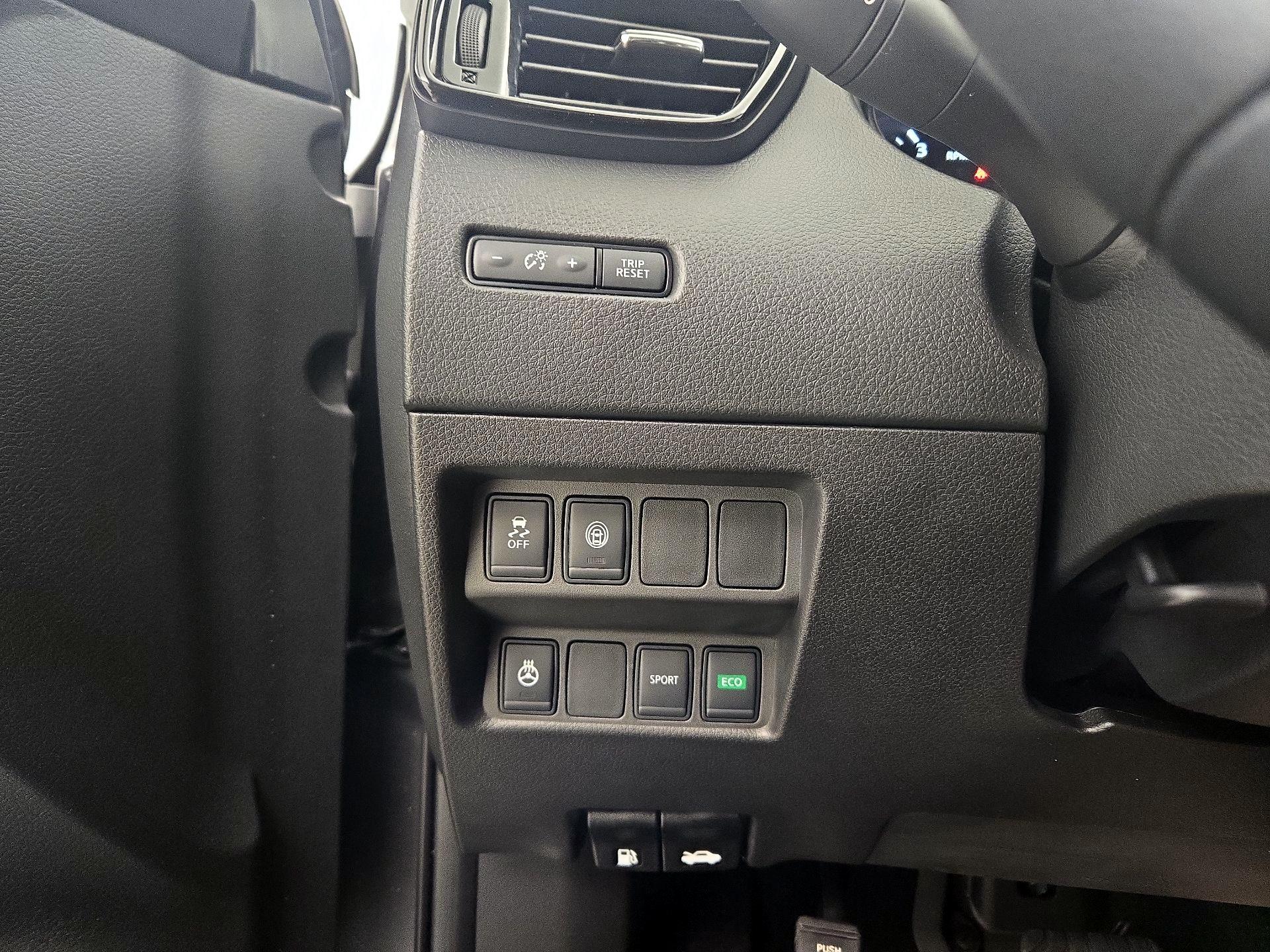 Thumbnail: 2021 Nissan Rogue Sport - 13