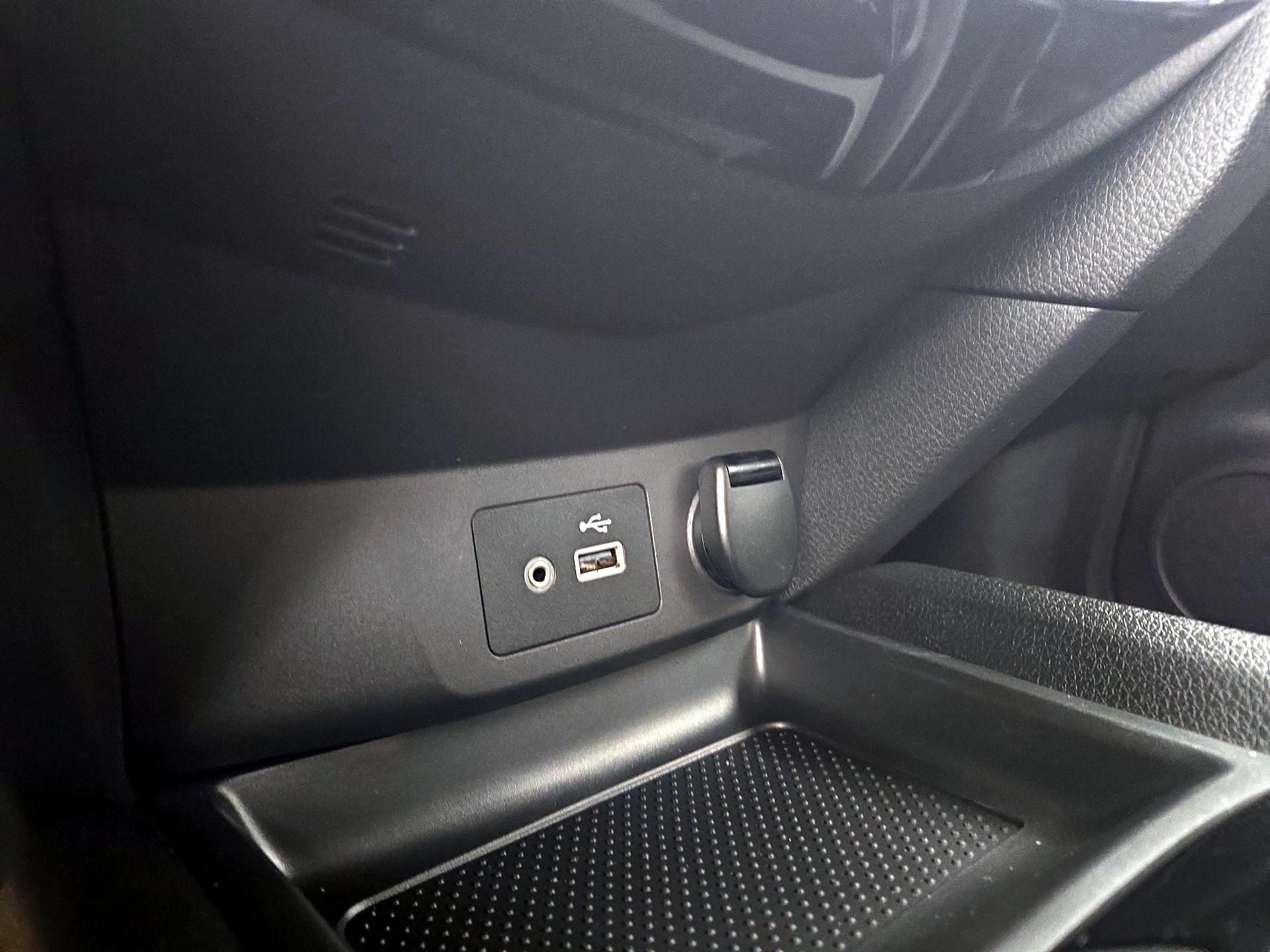 Thumbnail: 2021 Nissan Rogue Sport - 18