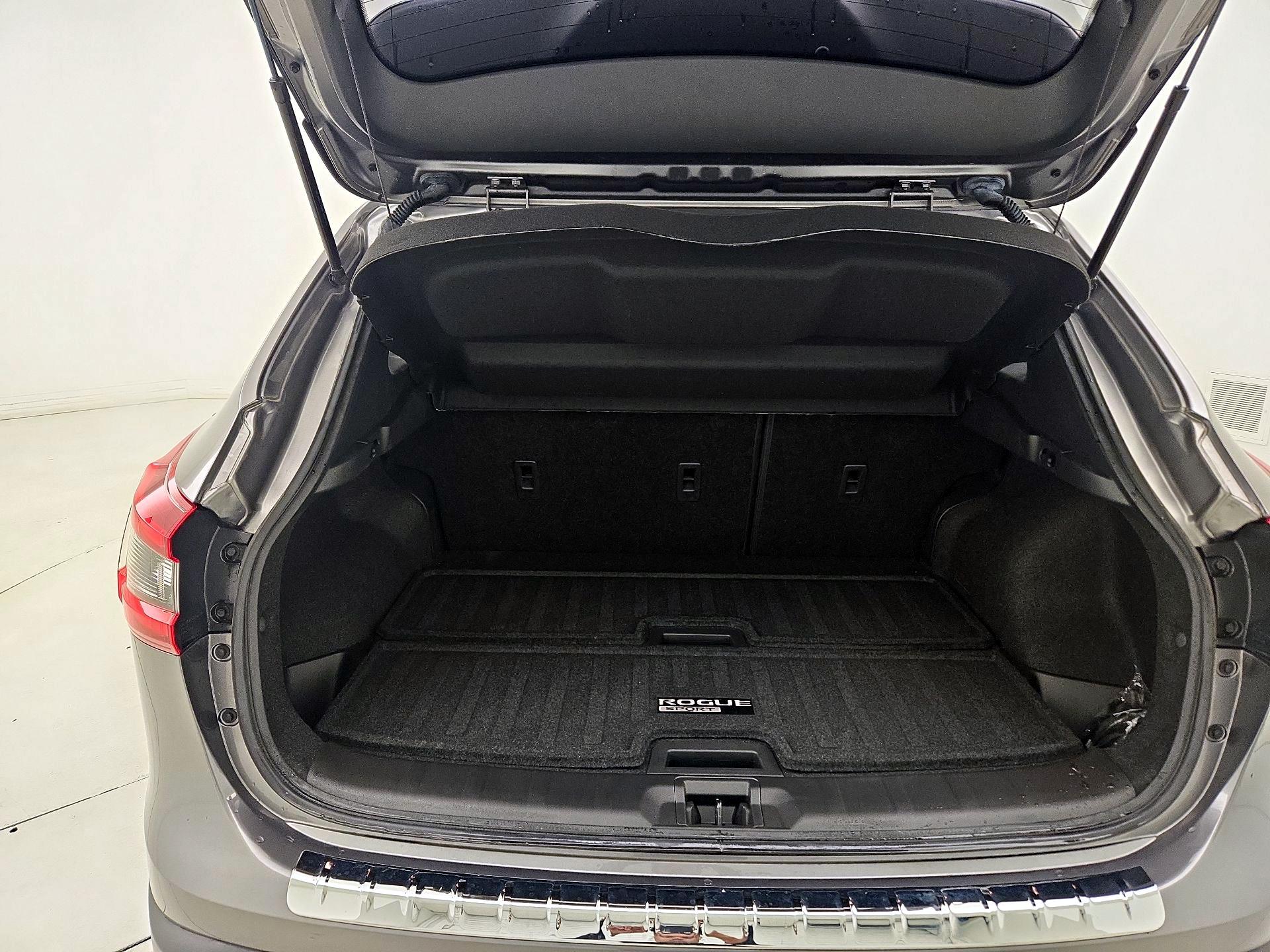 Thumbnail: 2021 Nissan Rogue Sport - 20