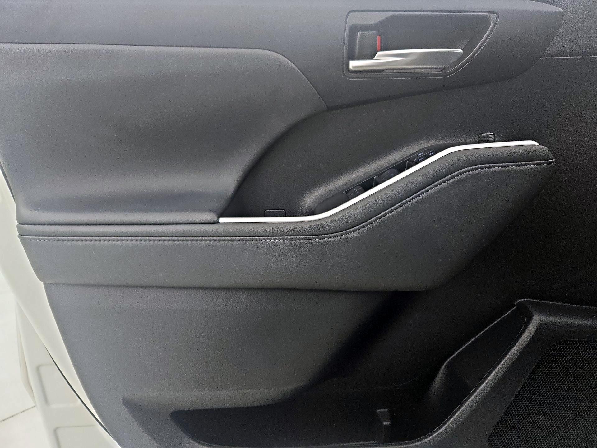 Thumbnail: 2021 Toyota Highlander - 12