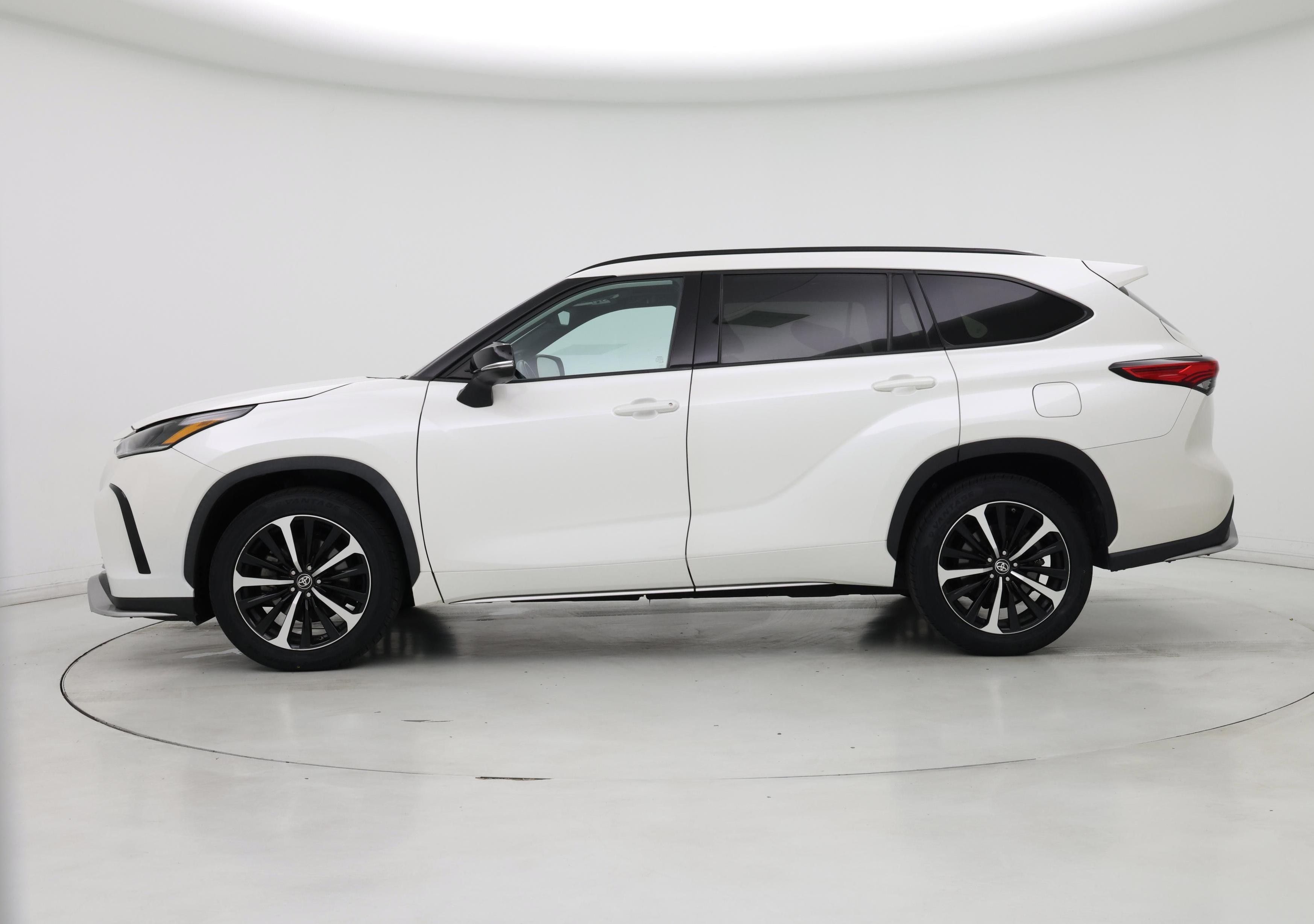 Thumbnail: 2021 Toyota Highlander - 3
