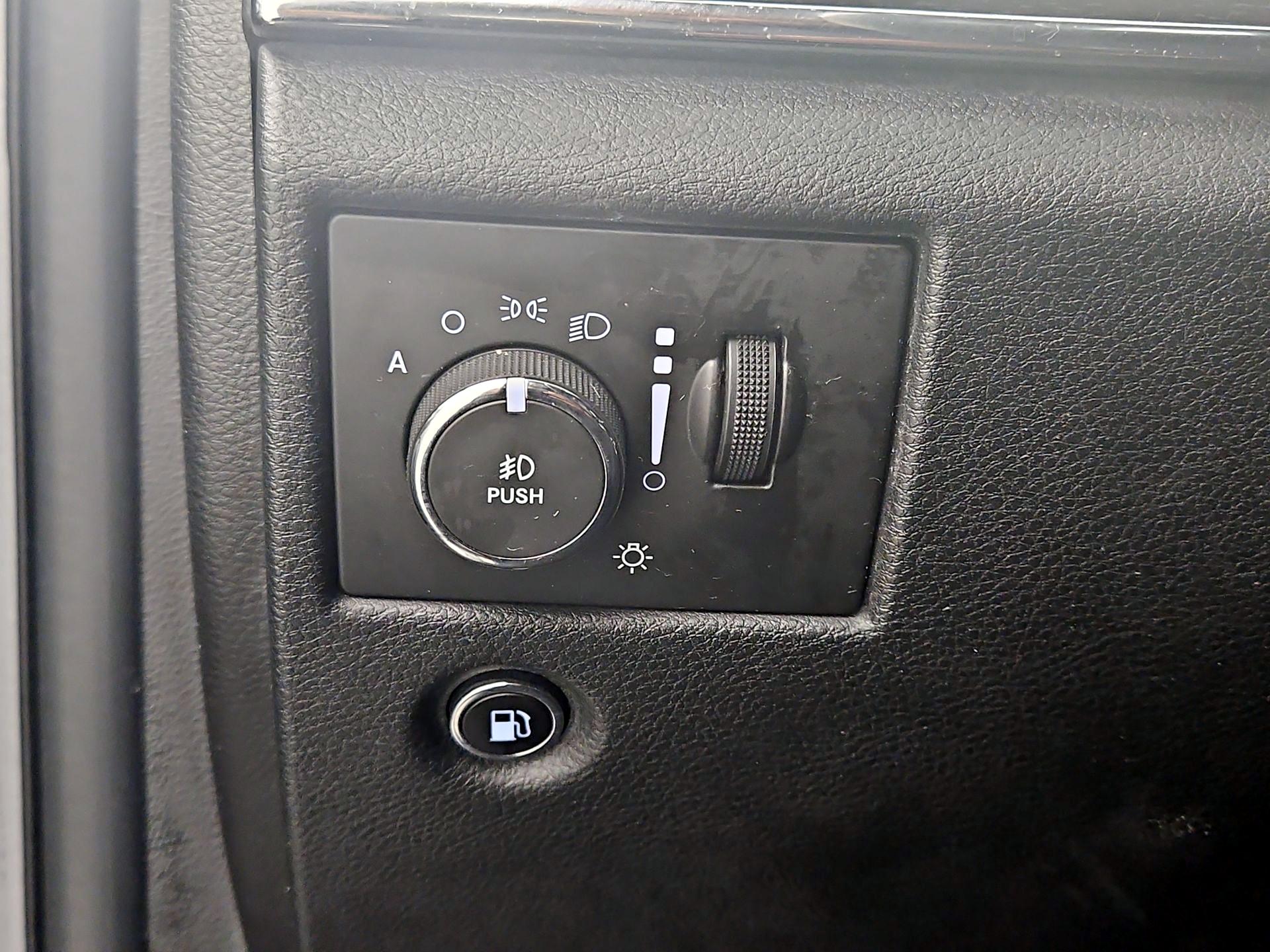 Thumbnail: 2016 Jeep Grand Cherokee - 13