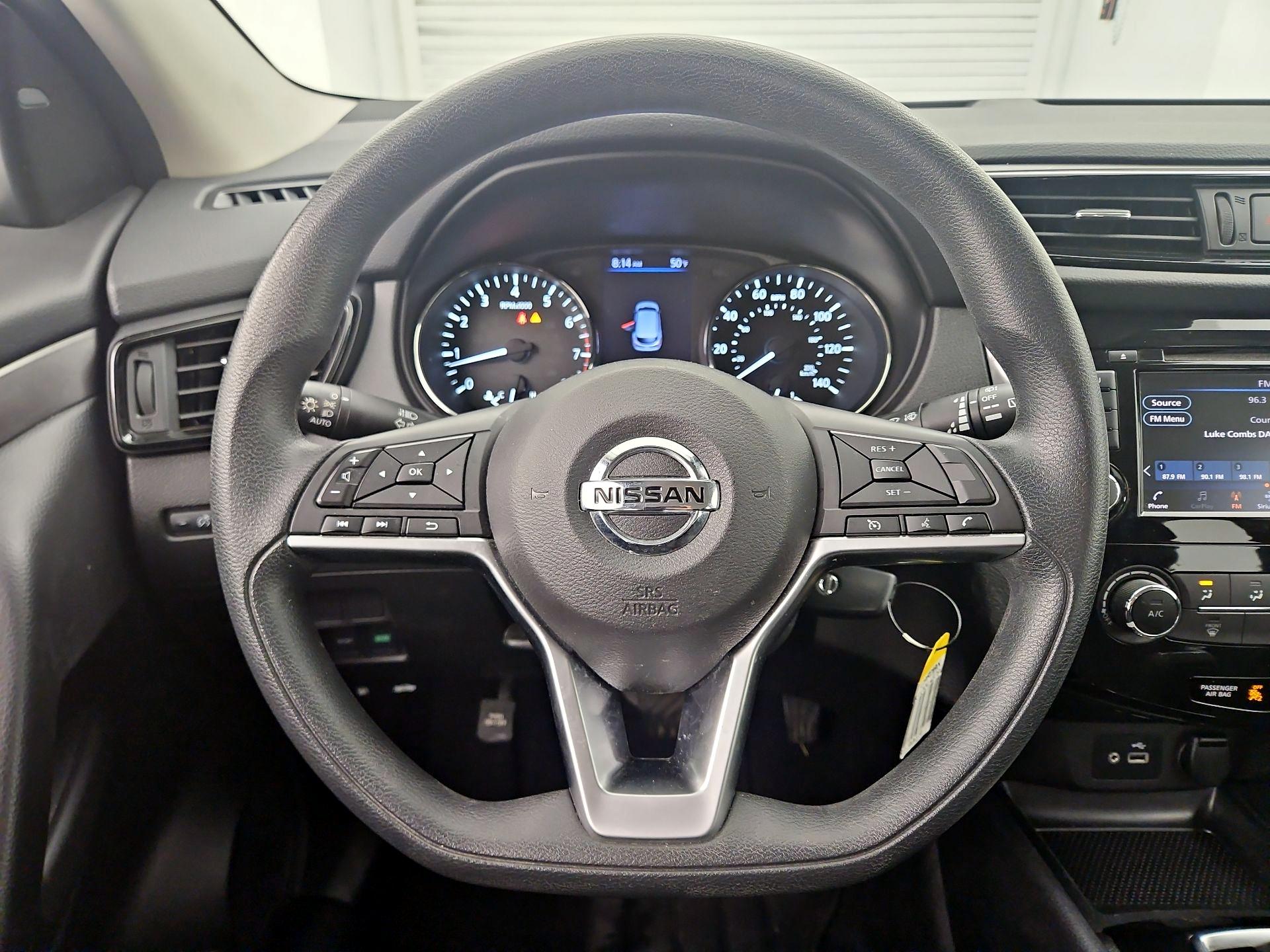 Thumbnail: 2020 Nissan Rogue Sport - 10