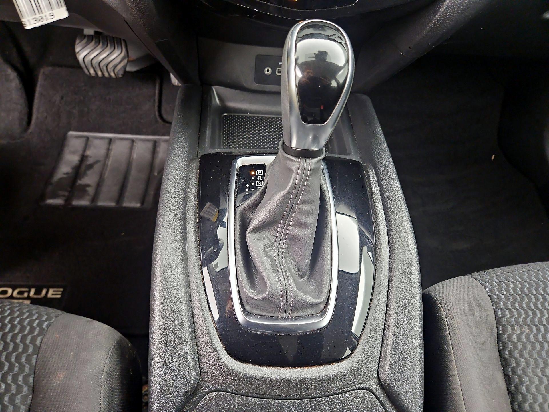 Thumbnail: 2020 Nissan Rogue Sport - 17