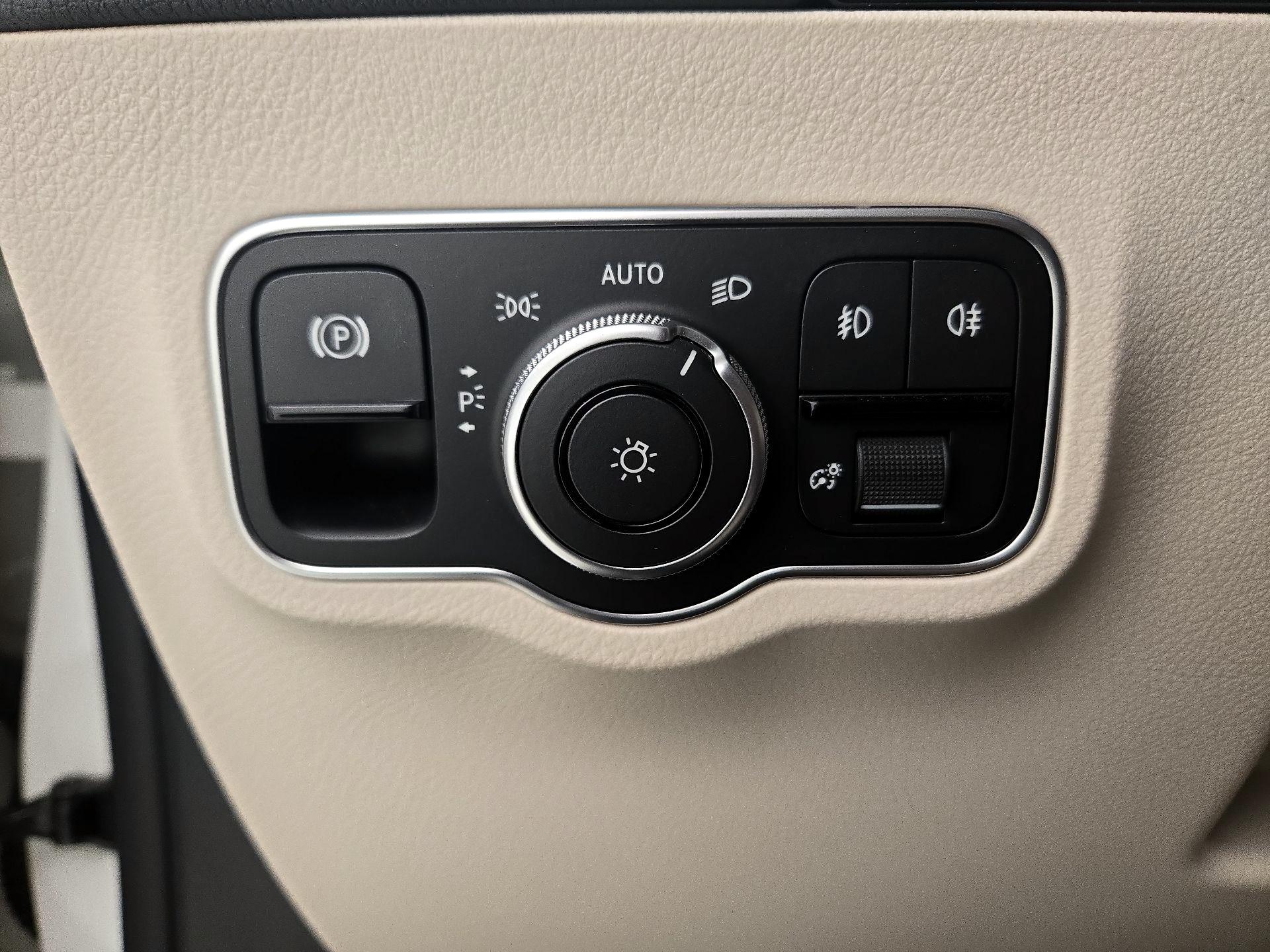 Thumbnail: 2023 Mercedes-Benz GLA - 13