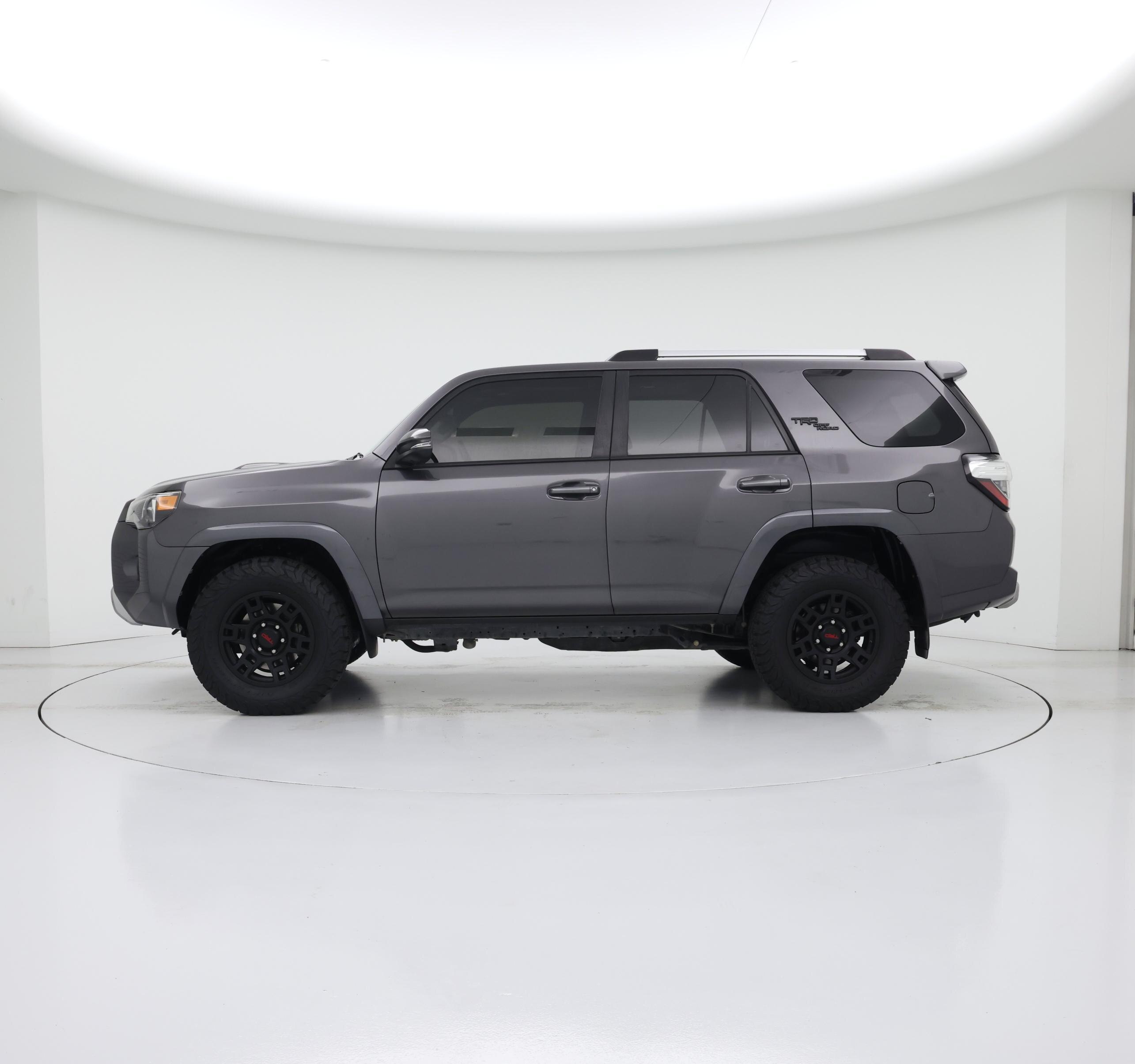 Thumbnail: 2018 Toyota 4Runner - 3
