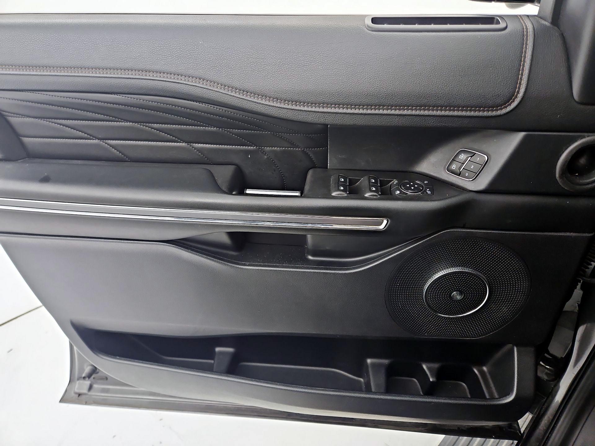 Thumbnail: 2019 Ford Expedition - 12