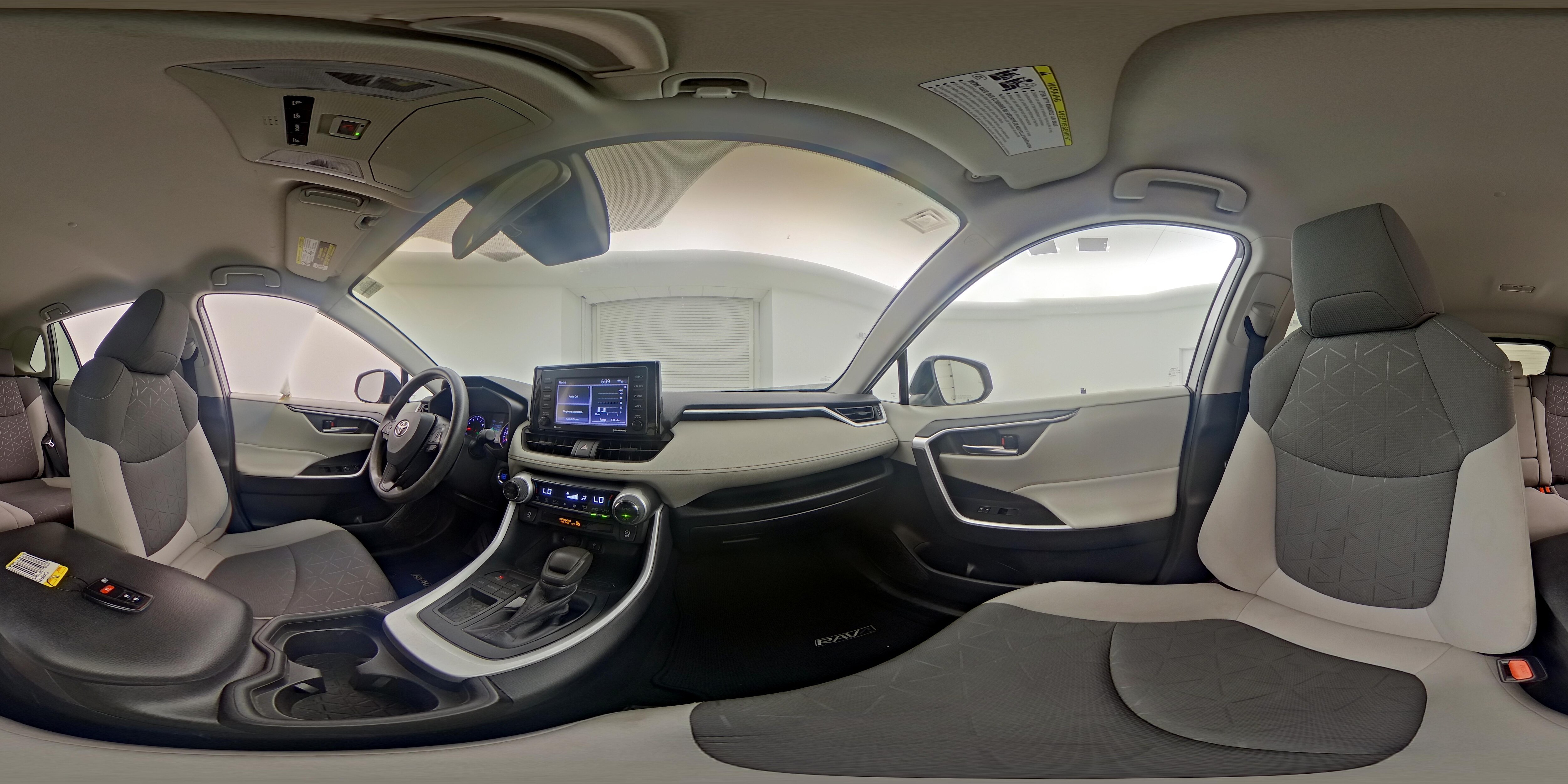 2021 Toyota RAV4 XLE - Photo 24