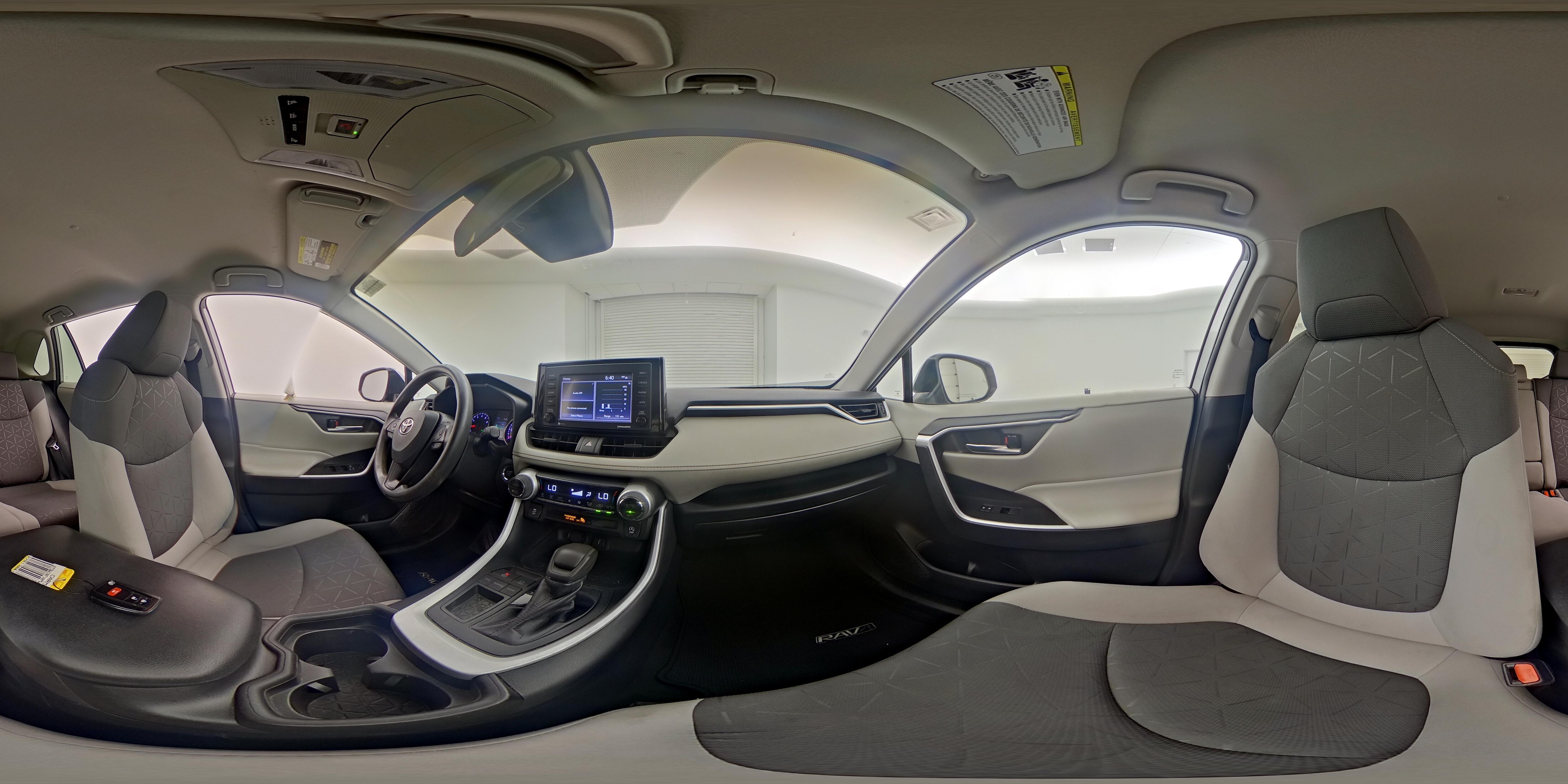 2021 Toyota RAV4 XLE - Photo 26