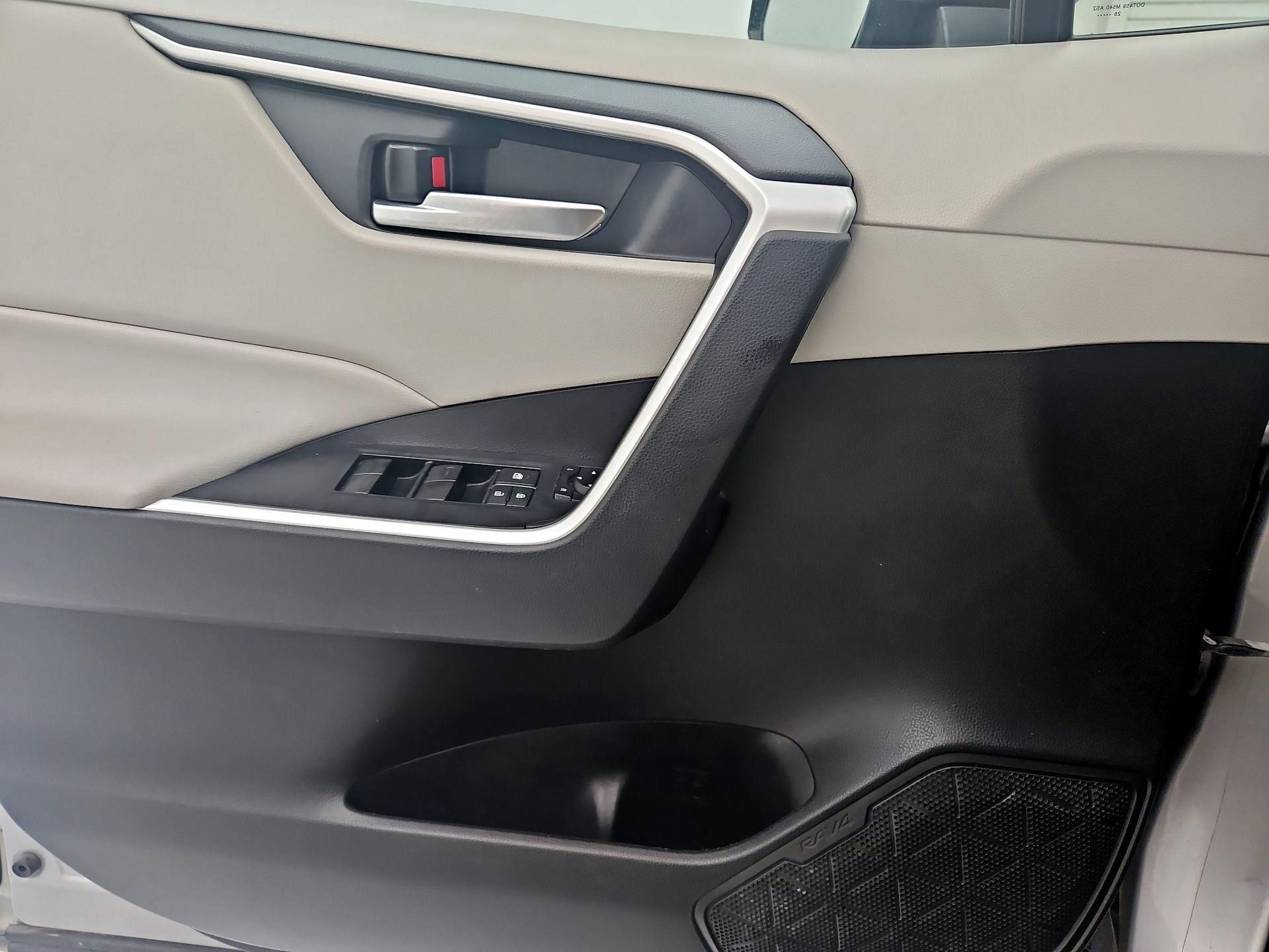 Thumbnail: 2021 Toyota RAV4 - 12