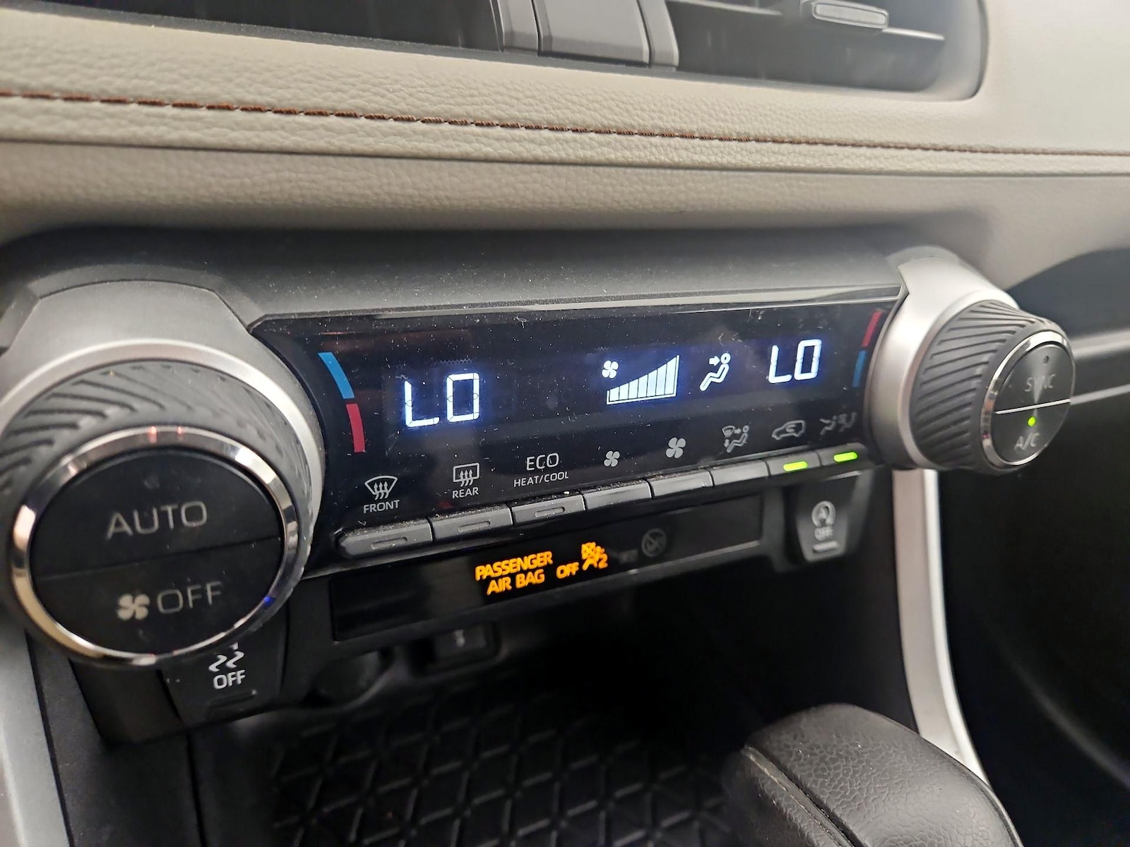 2021 Toyota RAV4 XLE - Photo 17