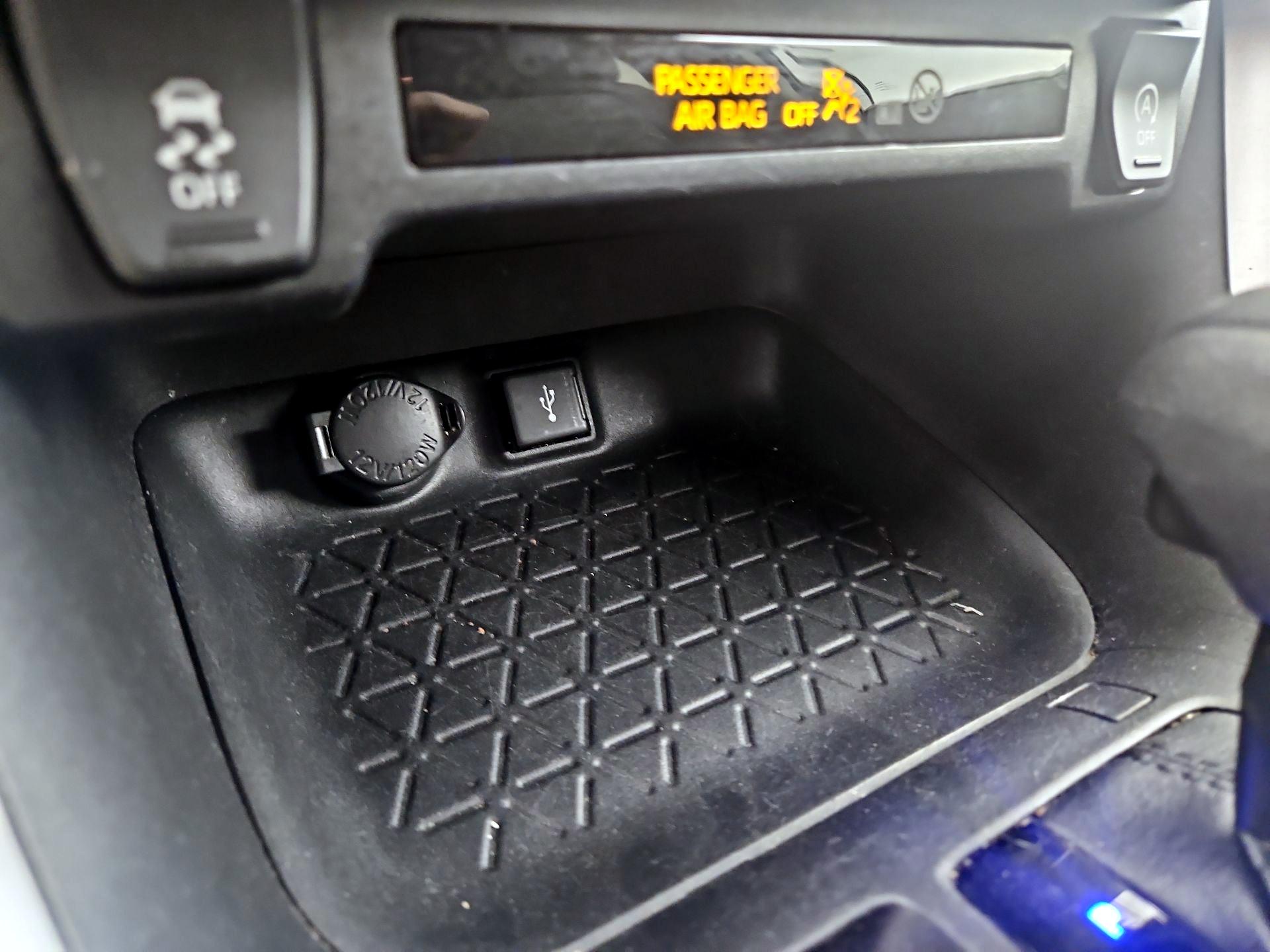 Thumbnail: 2021 Toyota RAV4 - 18