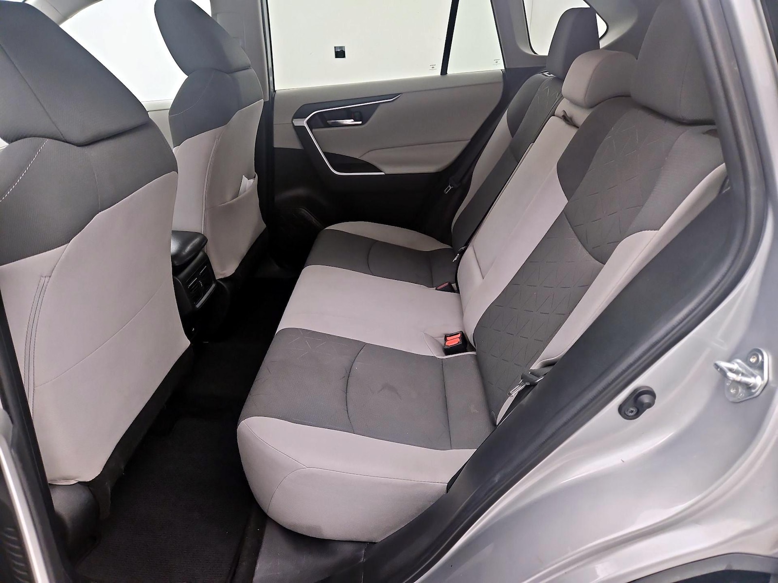 2021 Toyota RAV4 XLE - Photo 20