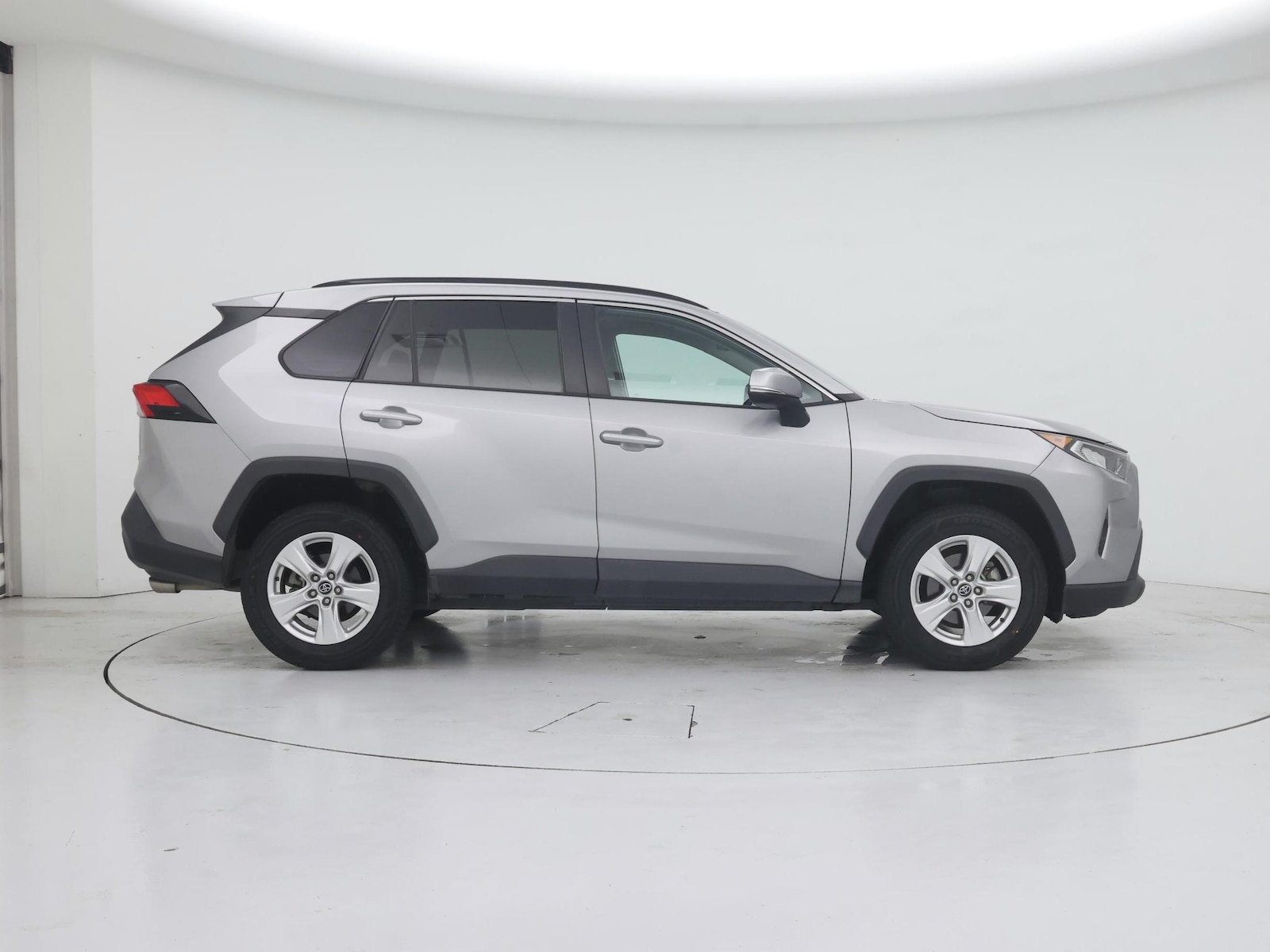 2021 Toyota RAV4 XLE - Photo 8