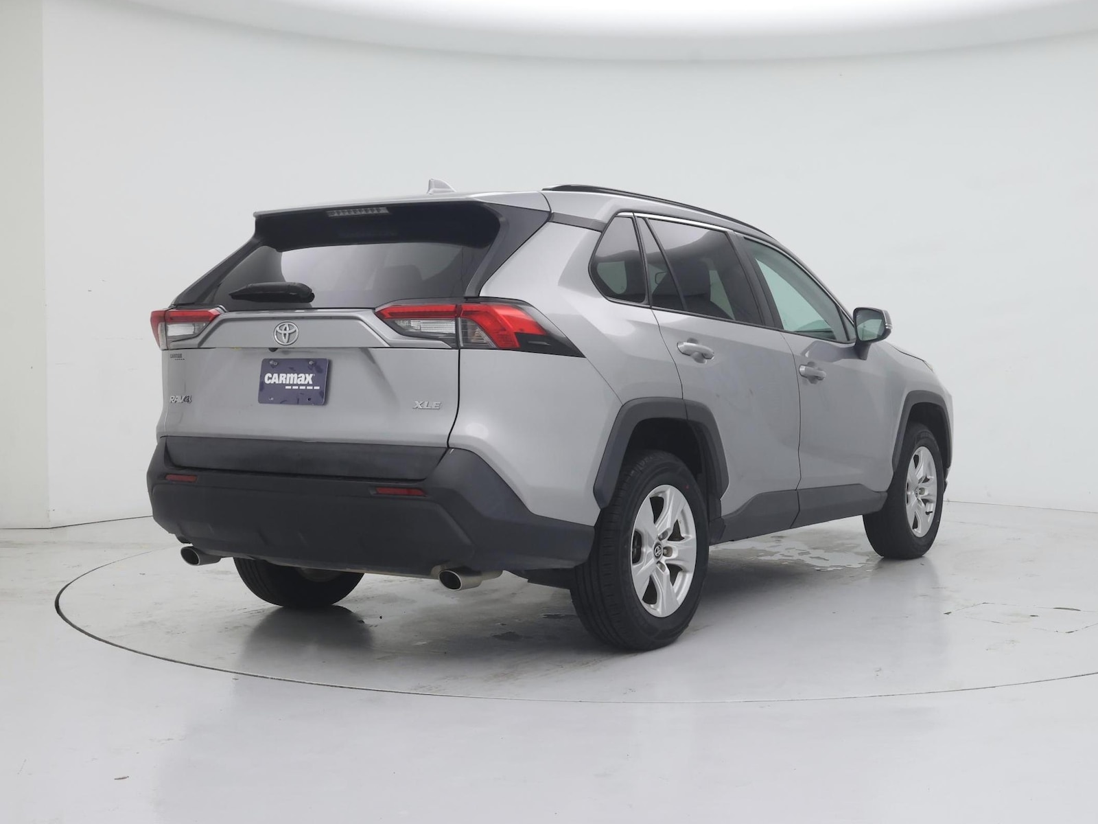 2021 Toyota RAV4 XLE - Photo 9