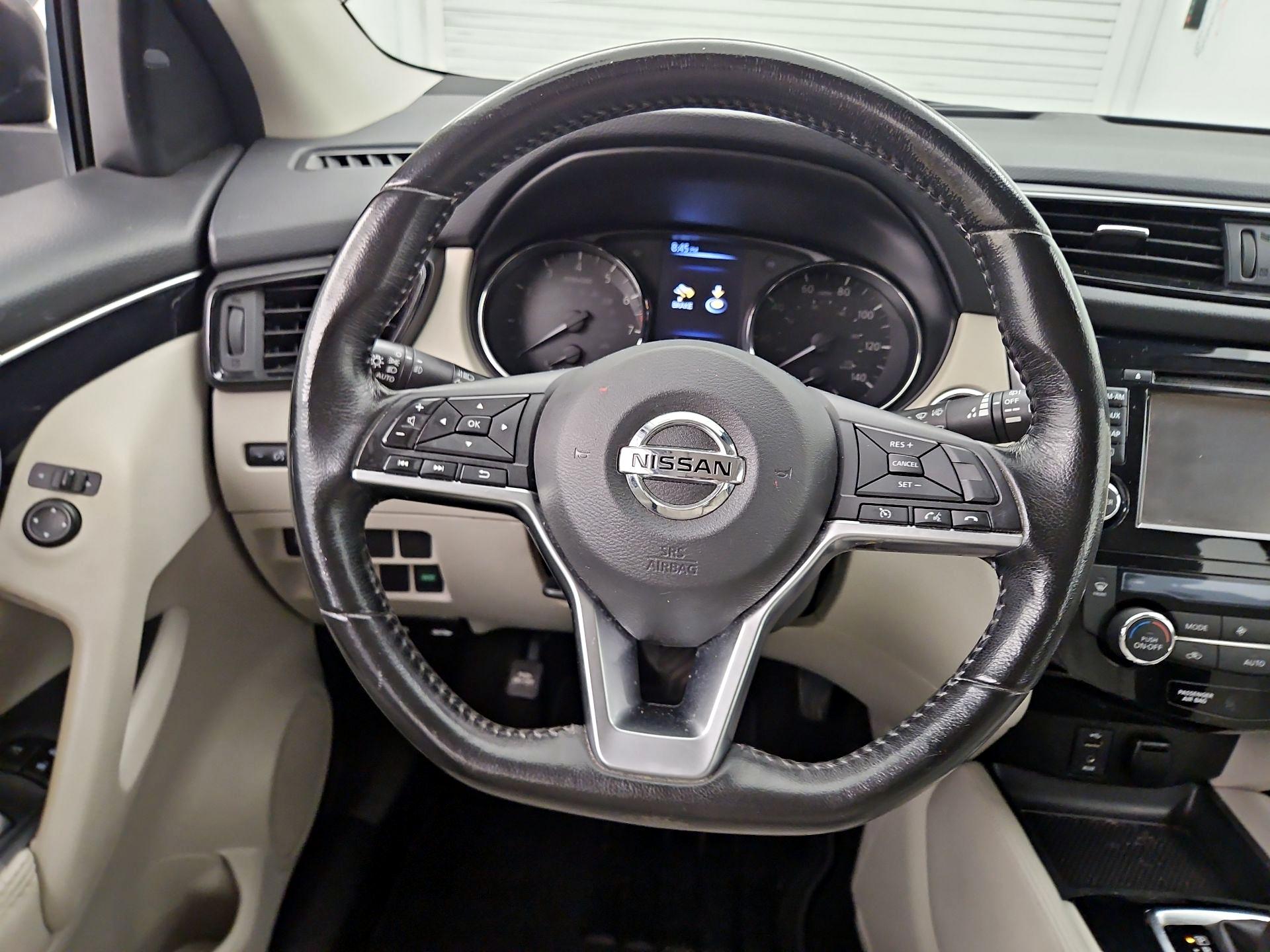 Thumbnail: 2017 Nissan Rogue Sport - 10