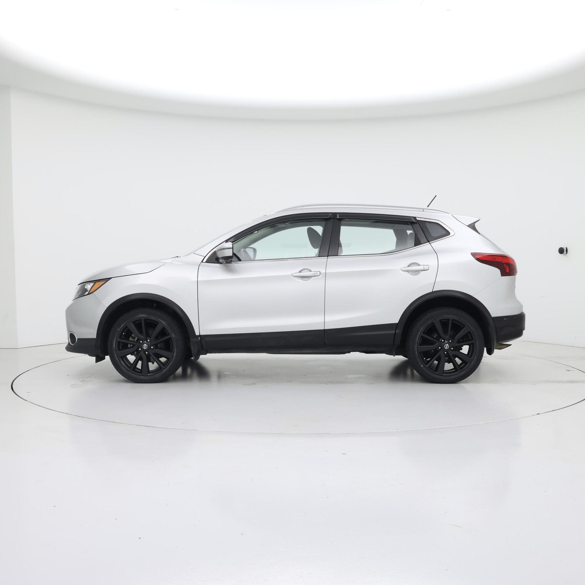 Thumbnail: 2017 Nissan Rogue Sport - 3