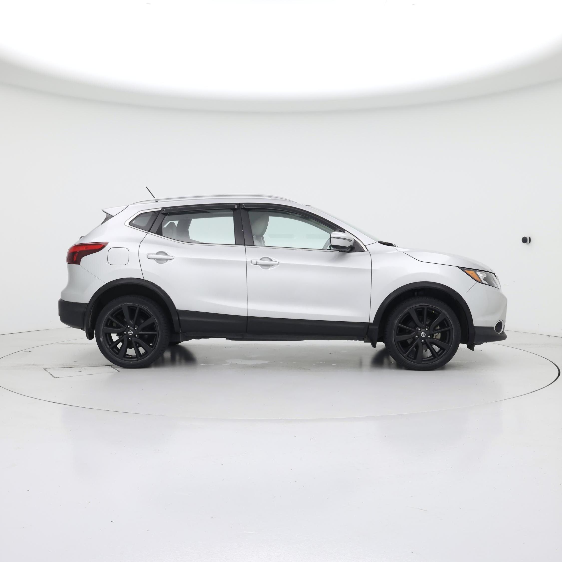 Thumbnail: 2017 Nissan Rogue Sport - 7