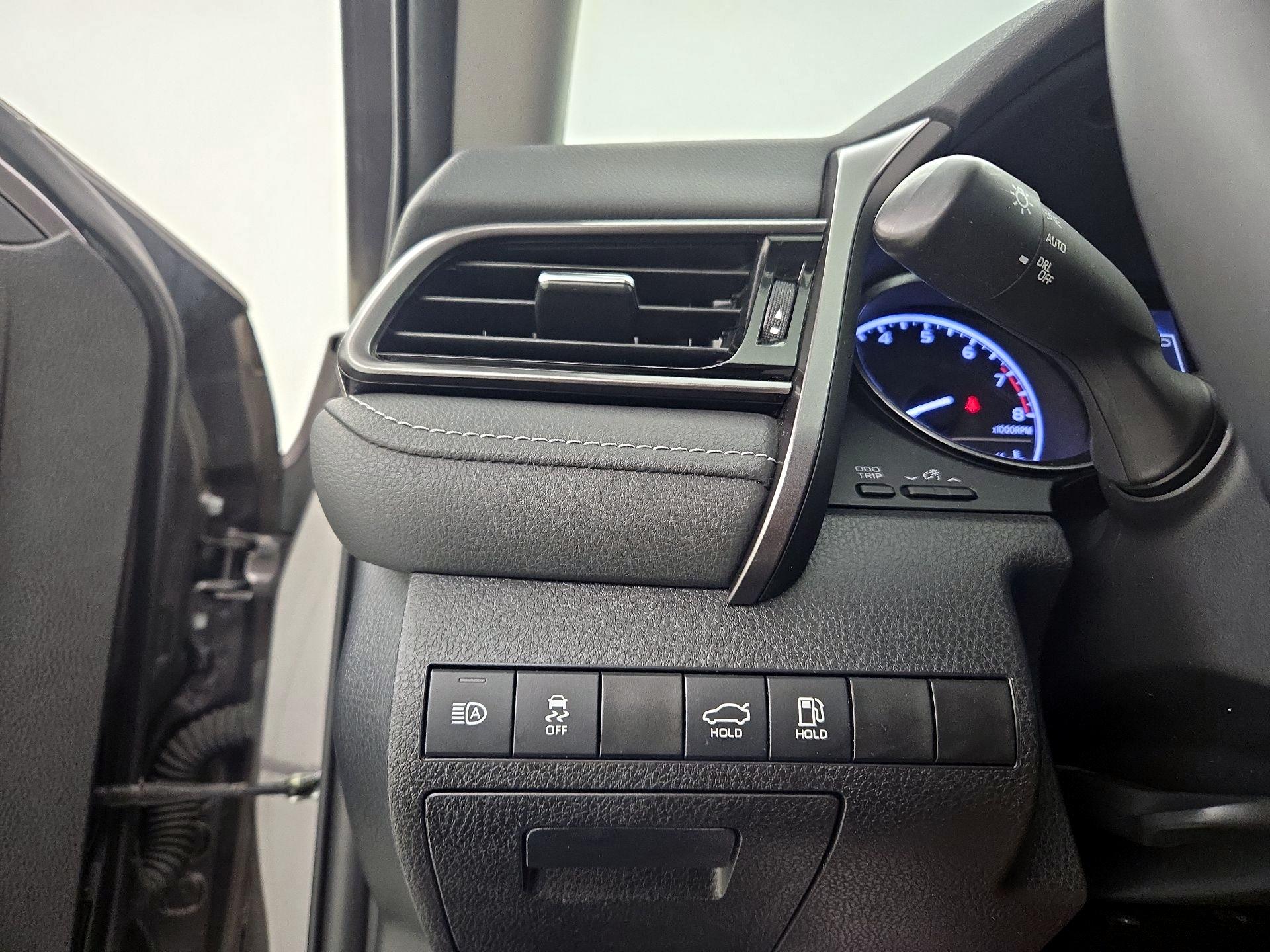 Thumbnail: 2022 Toyota Camry - 13