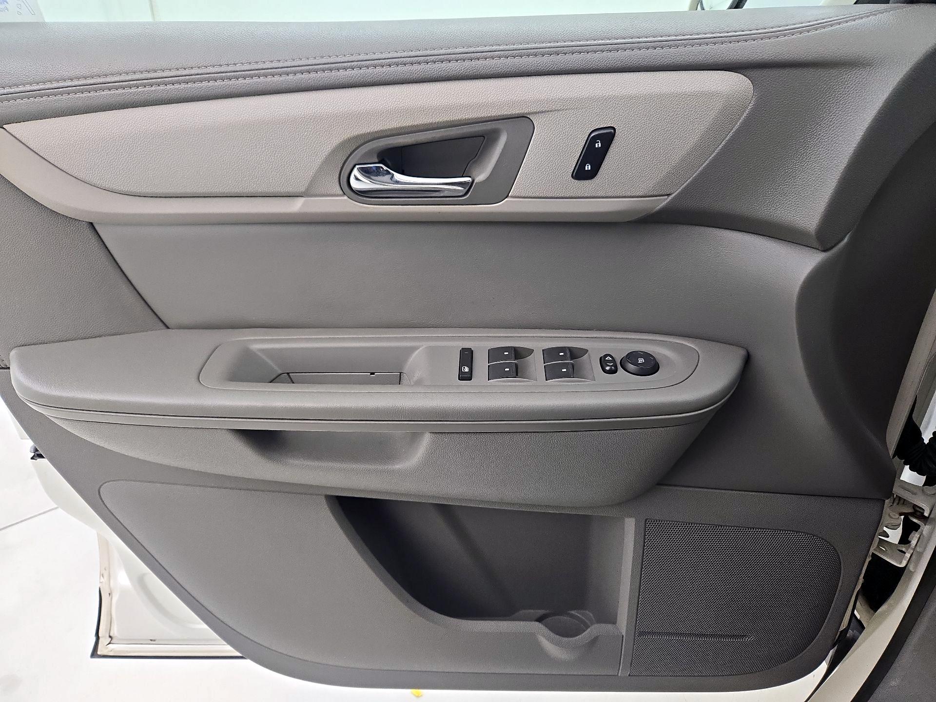 Thumbnail: 2015 Chevrolet Traverse - 12