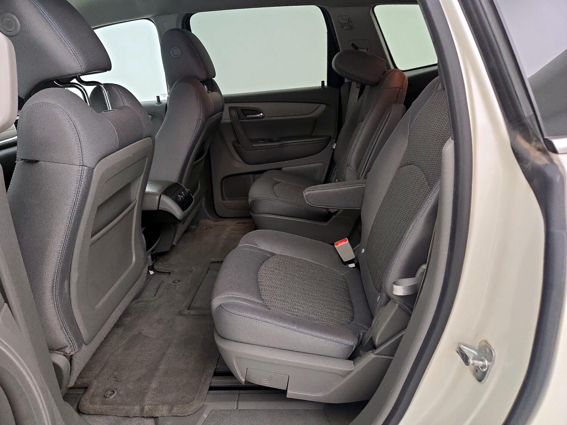 Thumbnail: 2015 Chevrolet Traverse - 19