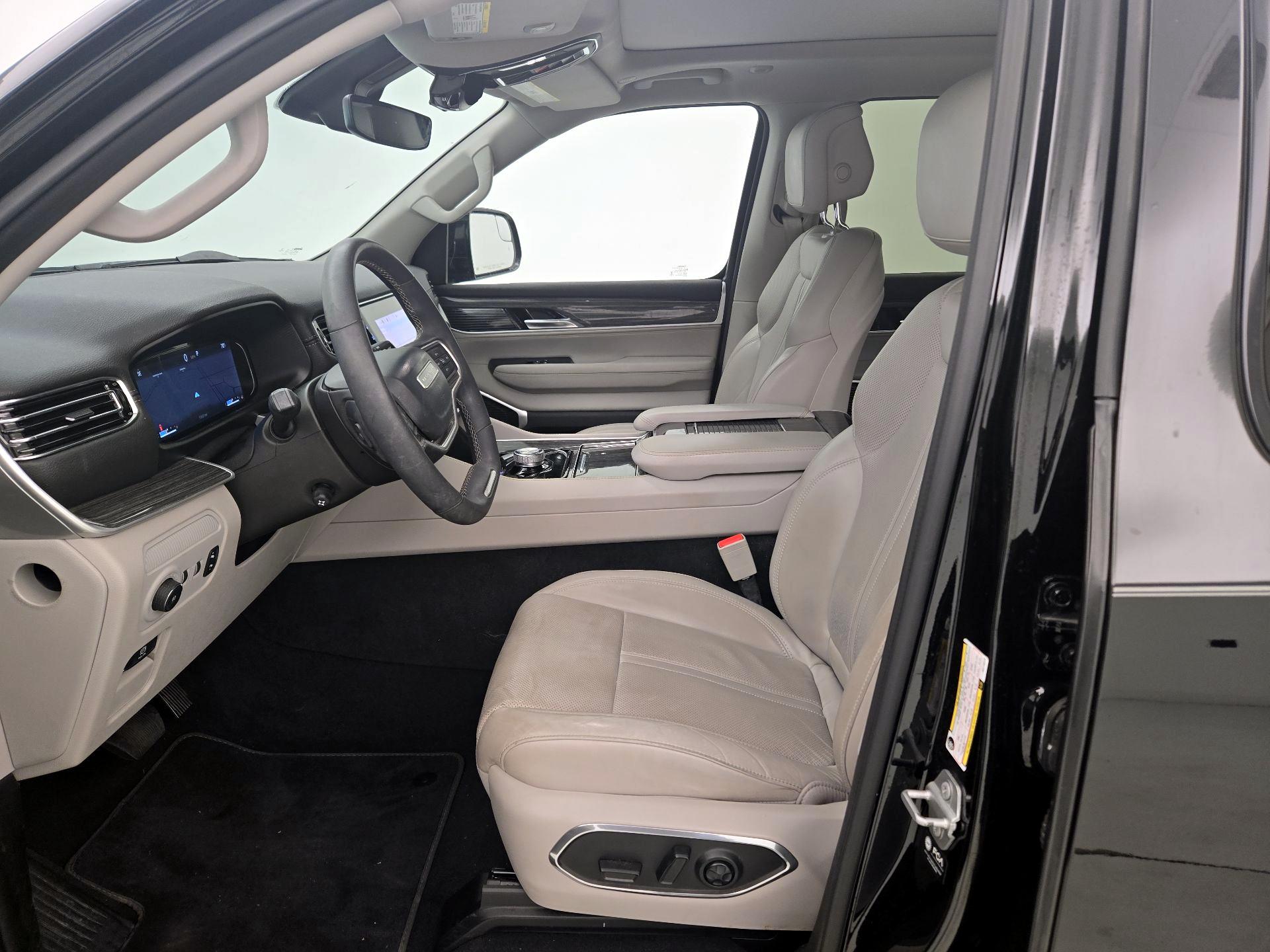 Thumbnail: 2022 Jeep Wagoneer - 11