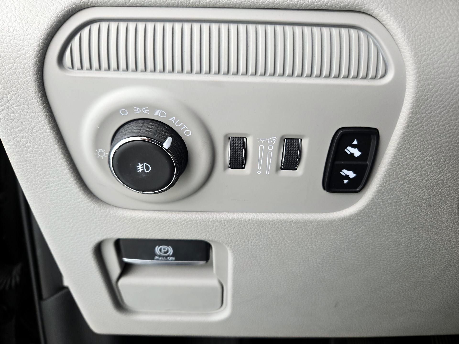 Thumbnail: 2022 Jeep Wagoneer - 13