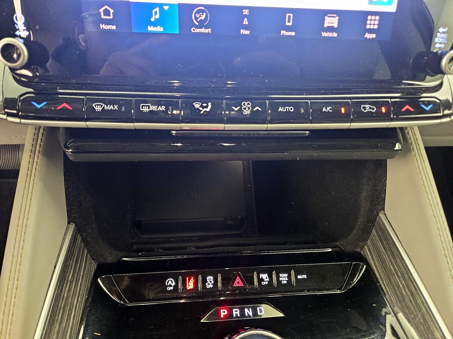 Thumbnail: 2022 Jeep Wagoneer - 17