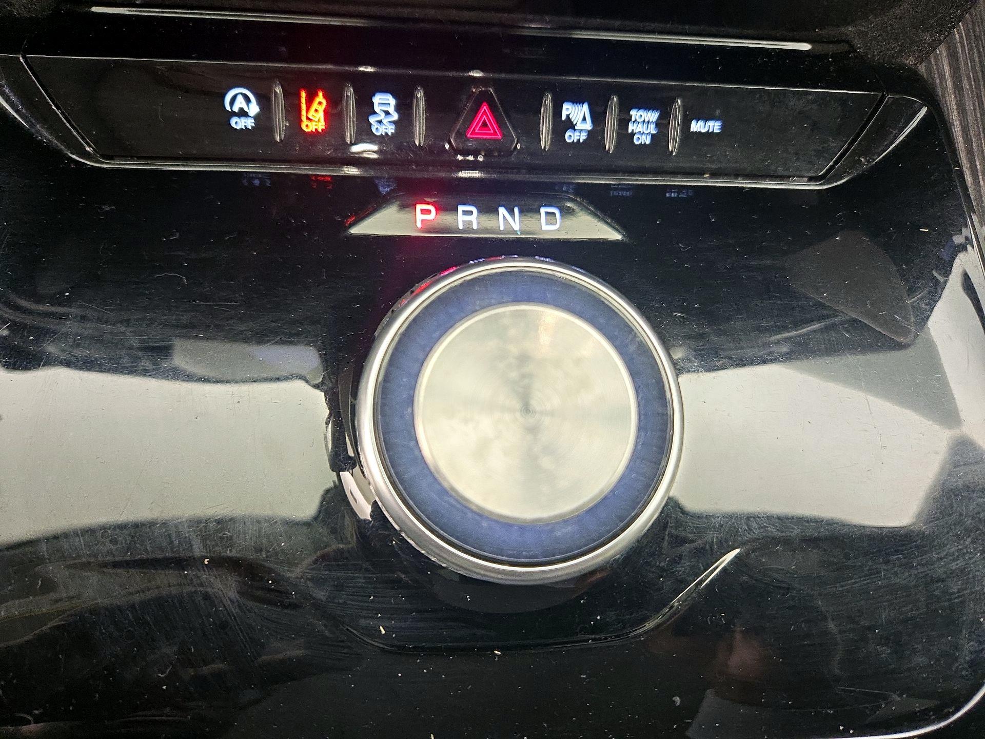 Thumbnail: 2022 Jeep Wagoneer - 18