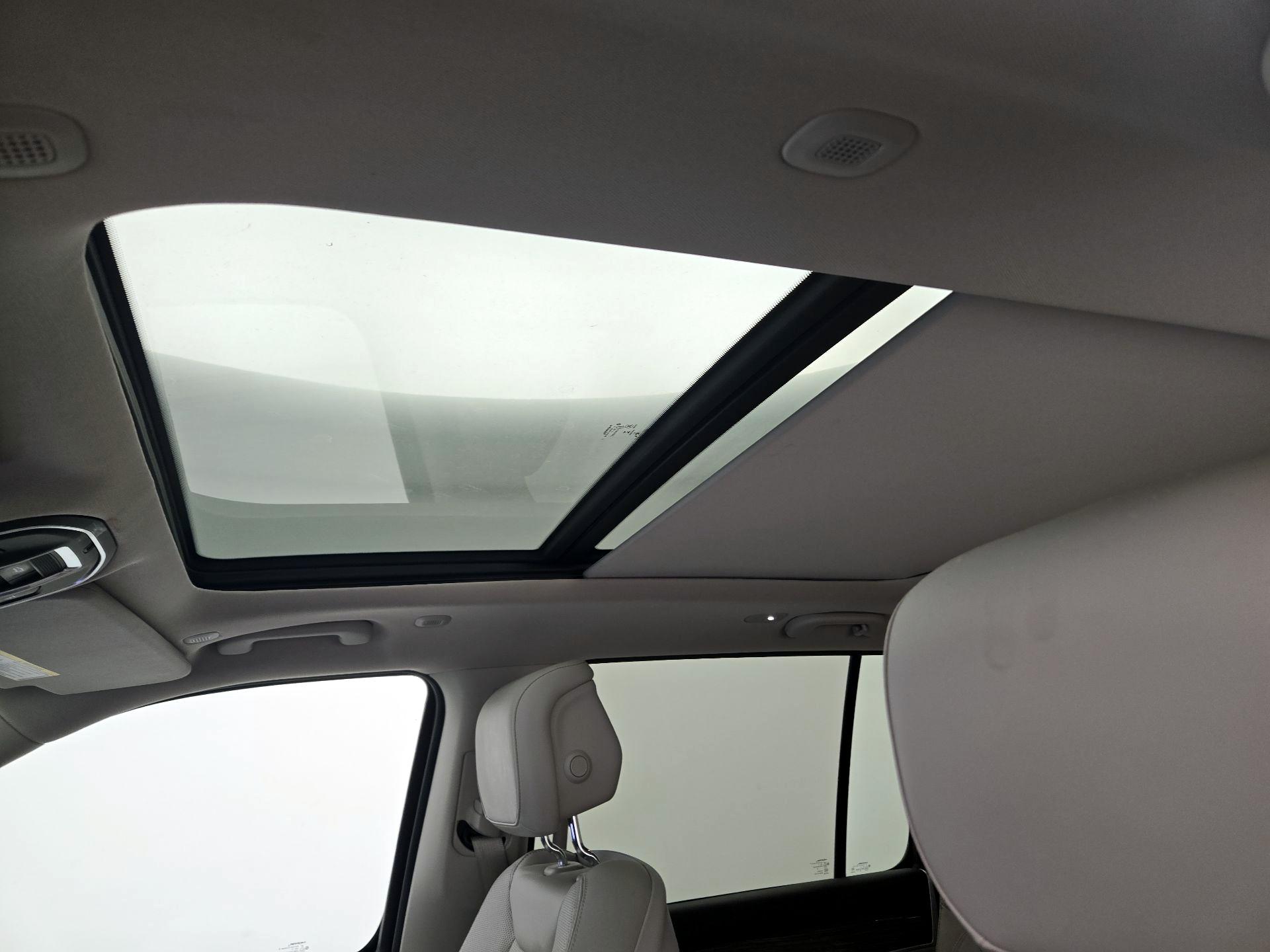 Thumbnail: 2022 Jeep Wagoneer - 20