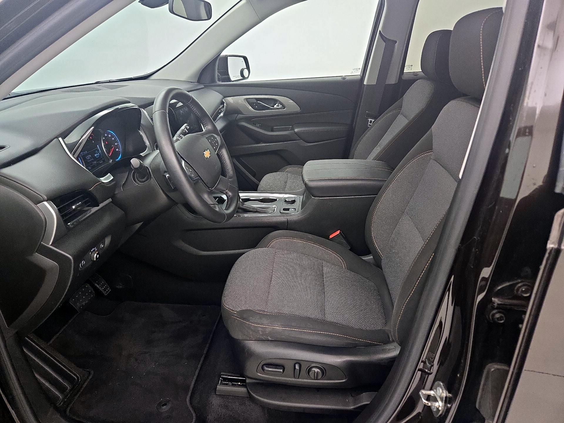 Thumbnail: 2018 Chevrolet Traverse - 11