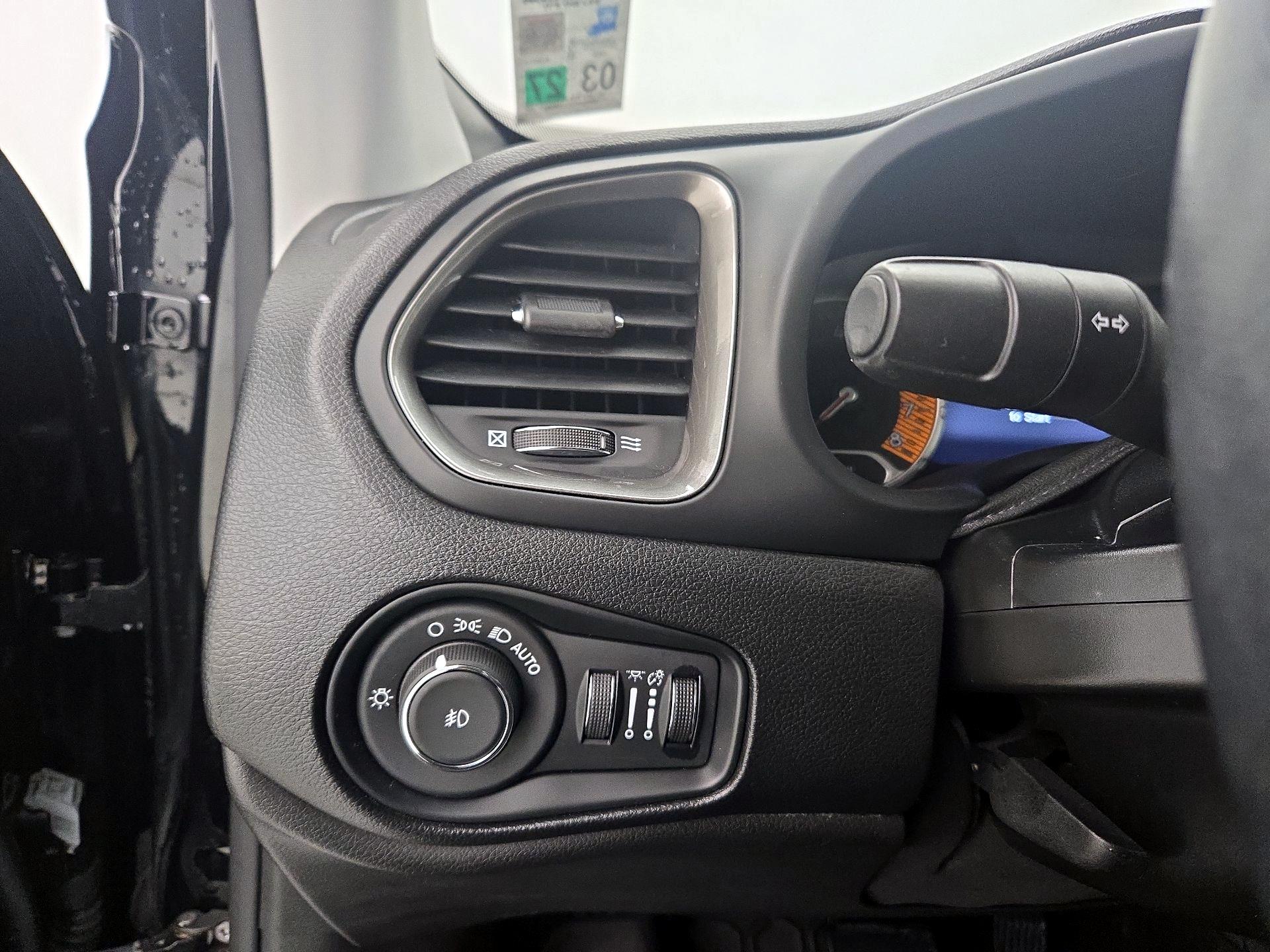 Thumbnail: 2019 Jeep Renegade - 13