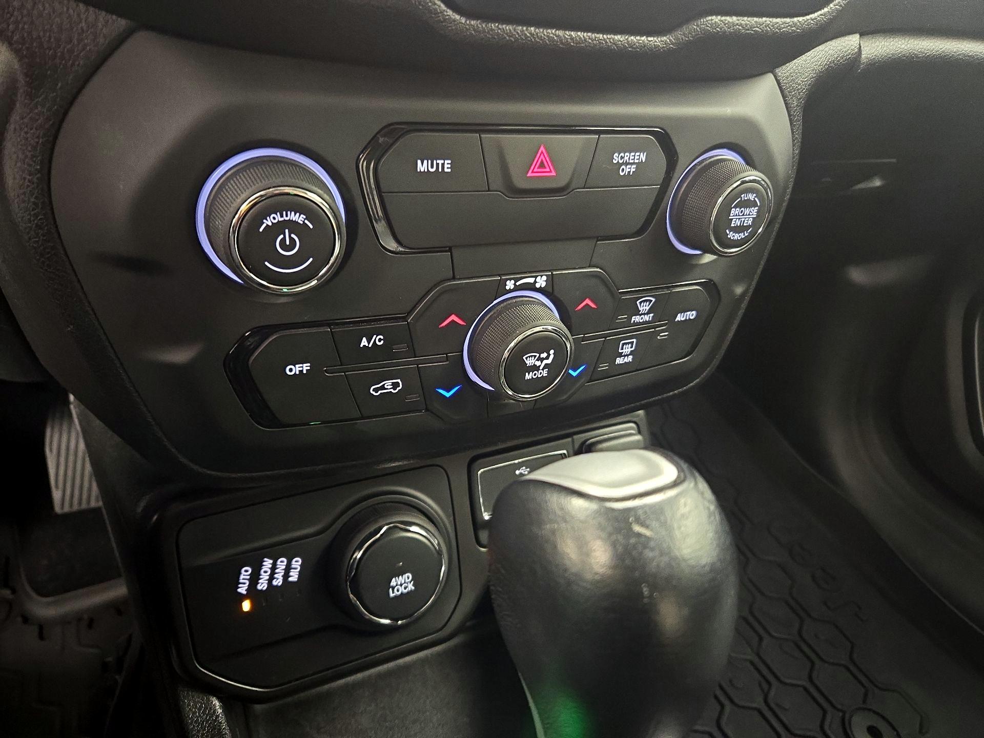 Thumbnail: 2019 Jeep Renegade - 16