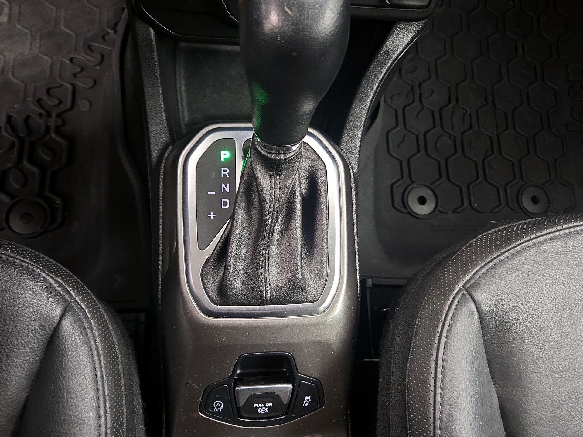 Thumbnail: 2019 Jeep Renegade - 17