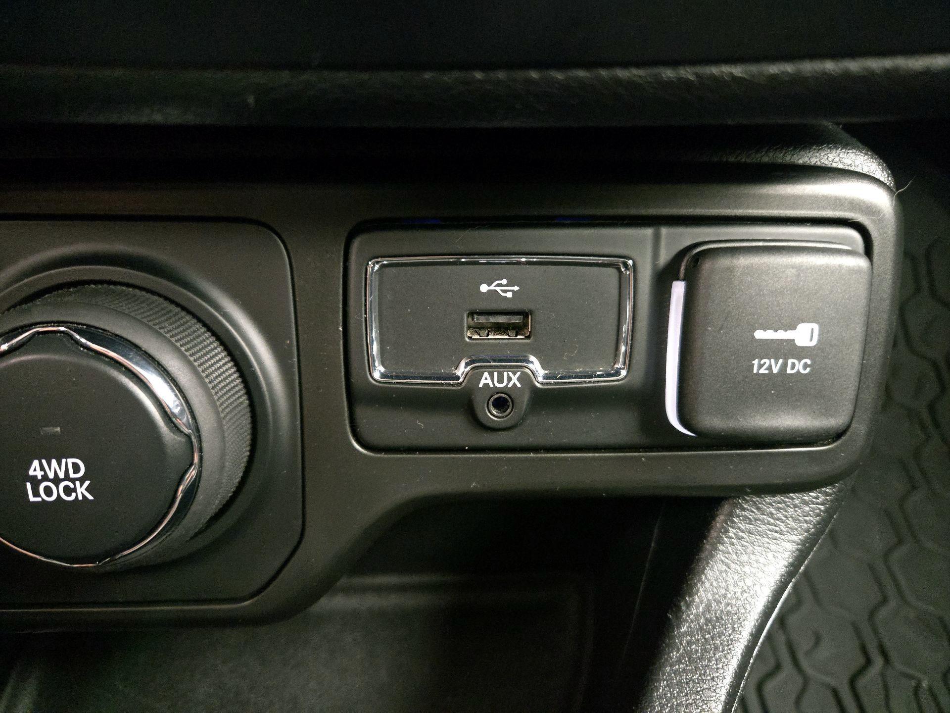 Thumbnail: 2019 Jeep Renegade - 18