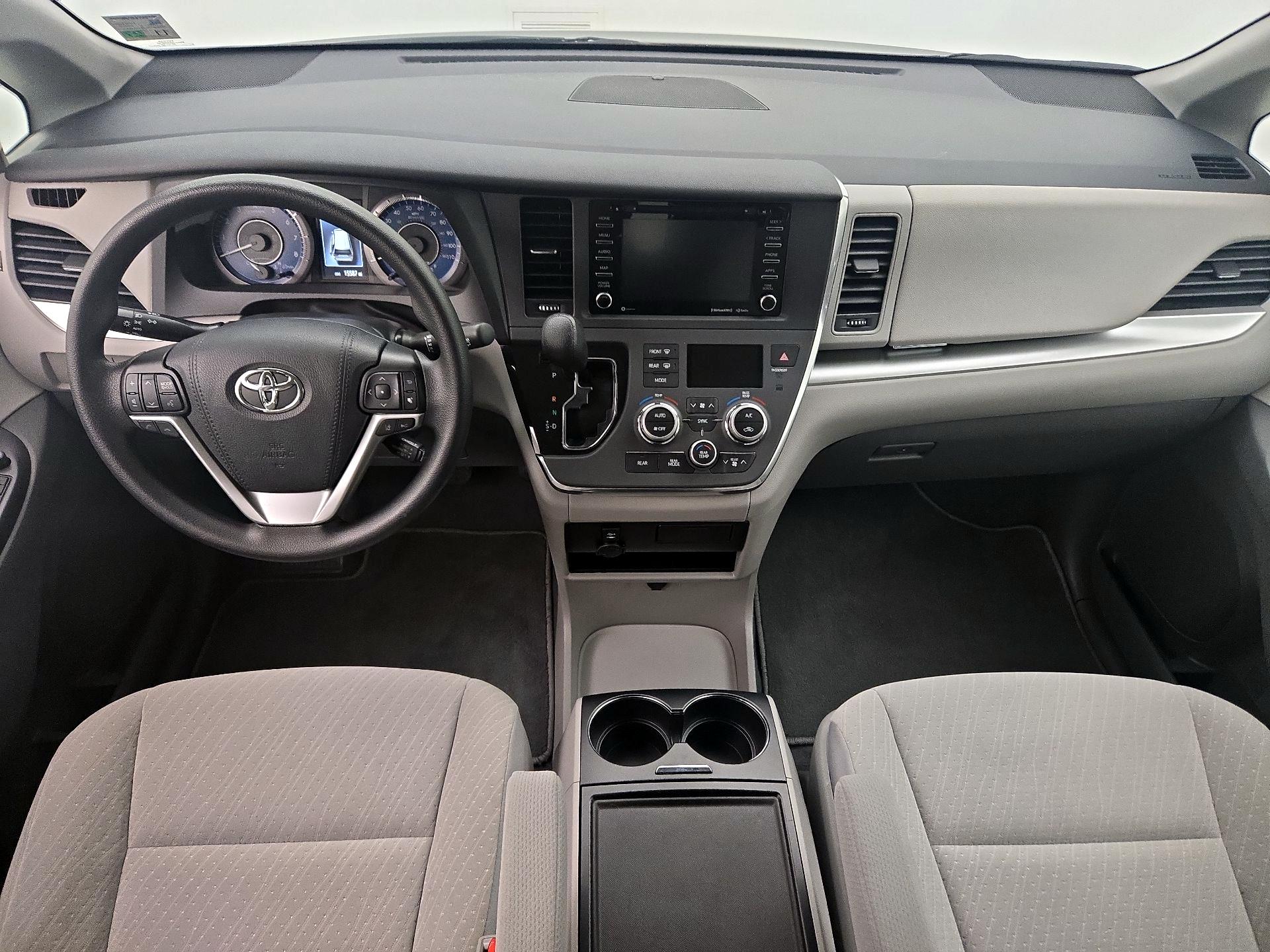 Thumbnail: 2019 Toyota Sienna - 9